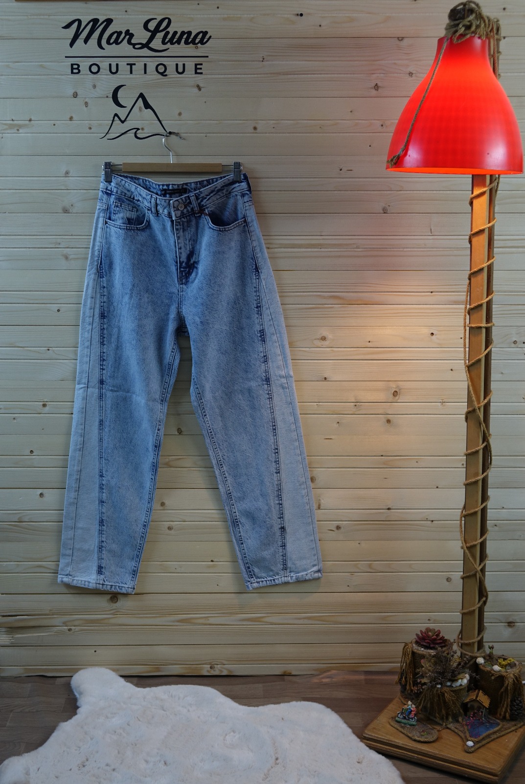 Açık Mavi Yüksek Bel Mom Jean – Kadın Taş Yıkama Denim Pantolon