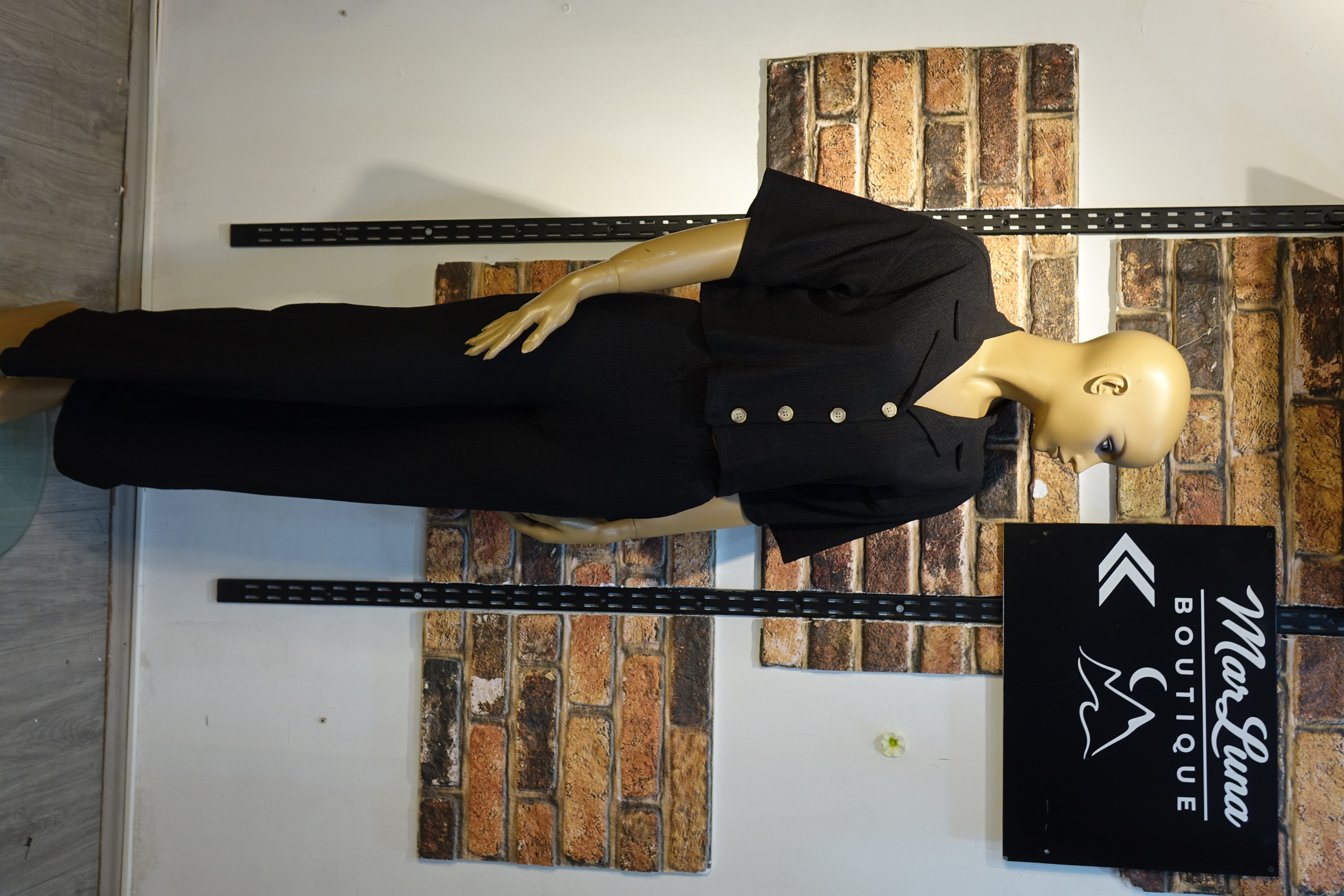 Siyah Kadın İkili Takım – Düğme Detaylı Crop Bluz ve Rahat Kesim Pantolon Takım | MarLuna