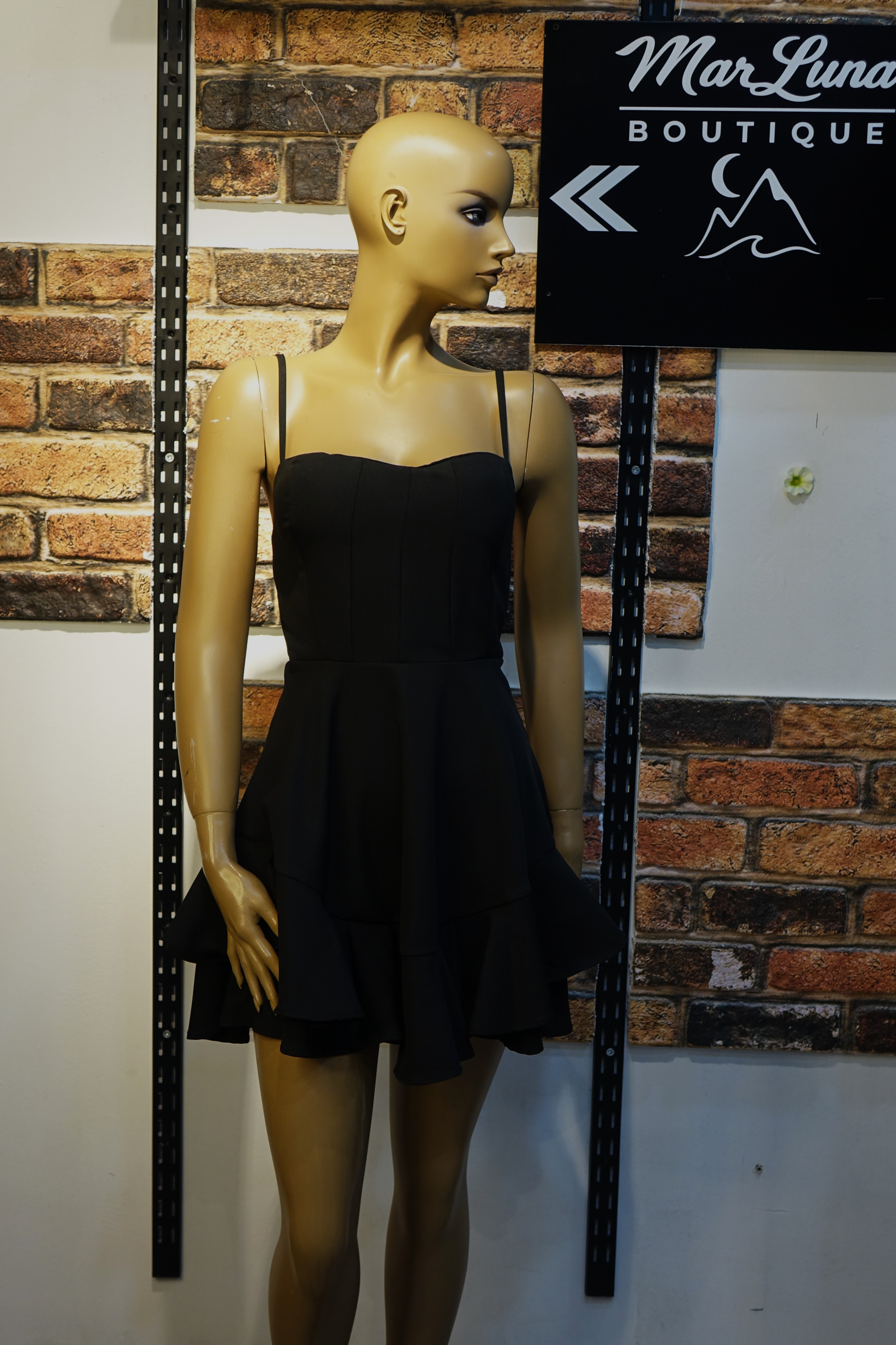 Siyah Askılı Mini Kadın Elbise – Korsaj Detaylı Volanlı Şık Elbise | MarLuna