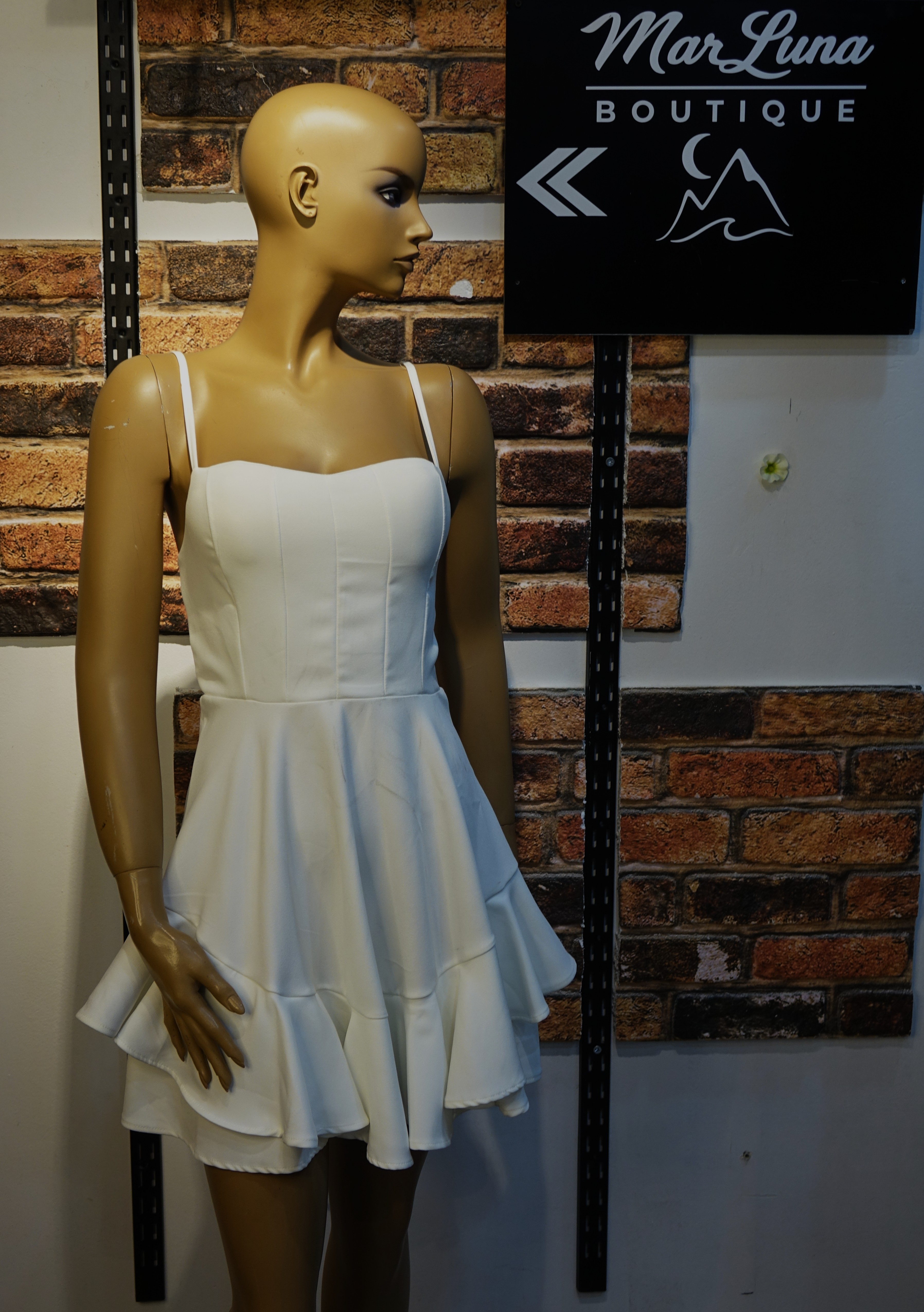 Beyaz Askılı Mini Kadın Elbise – Korsaj Detaylı Volanlı Şık Elbise | MarLuna