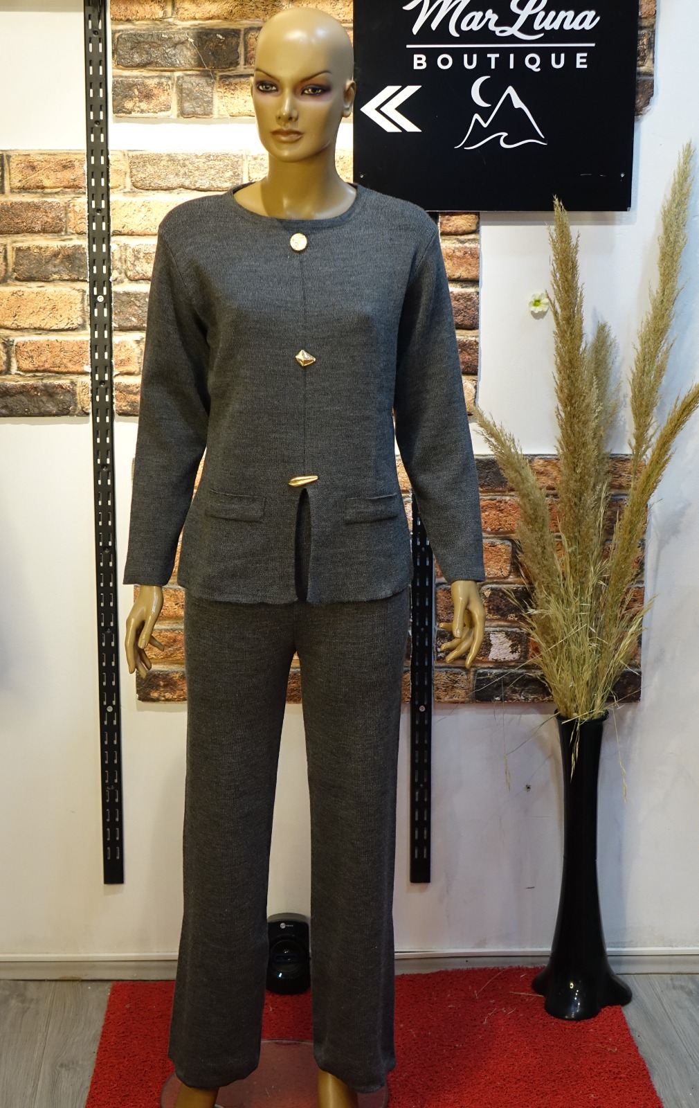 Minimal Triko Takım – Geniş Paça Pantolon & Düğme Detaylı Üst | MarLuna