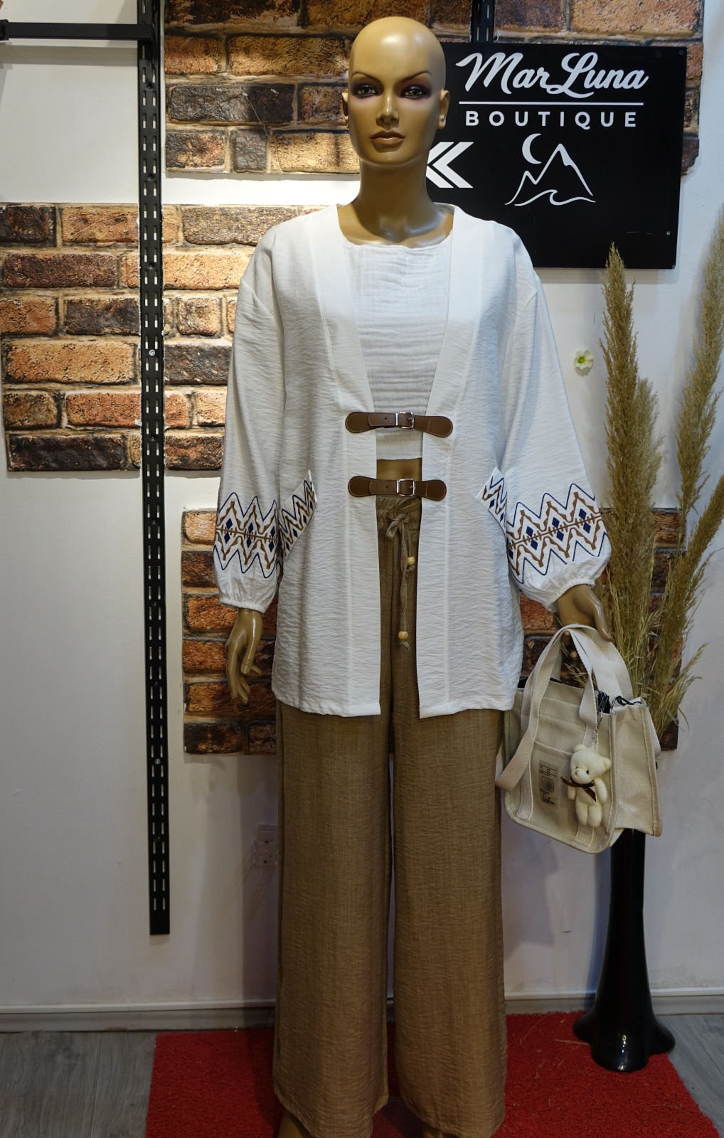 Ekru Tonlu Nakış Detaylı Kadın Kimono – Doğal, Bohem & Zamansız