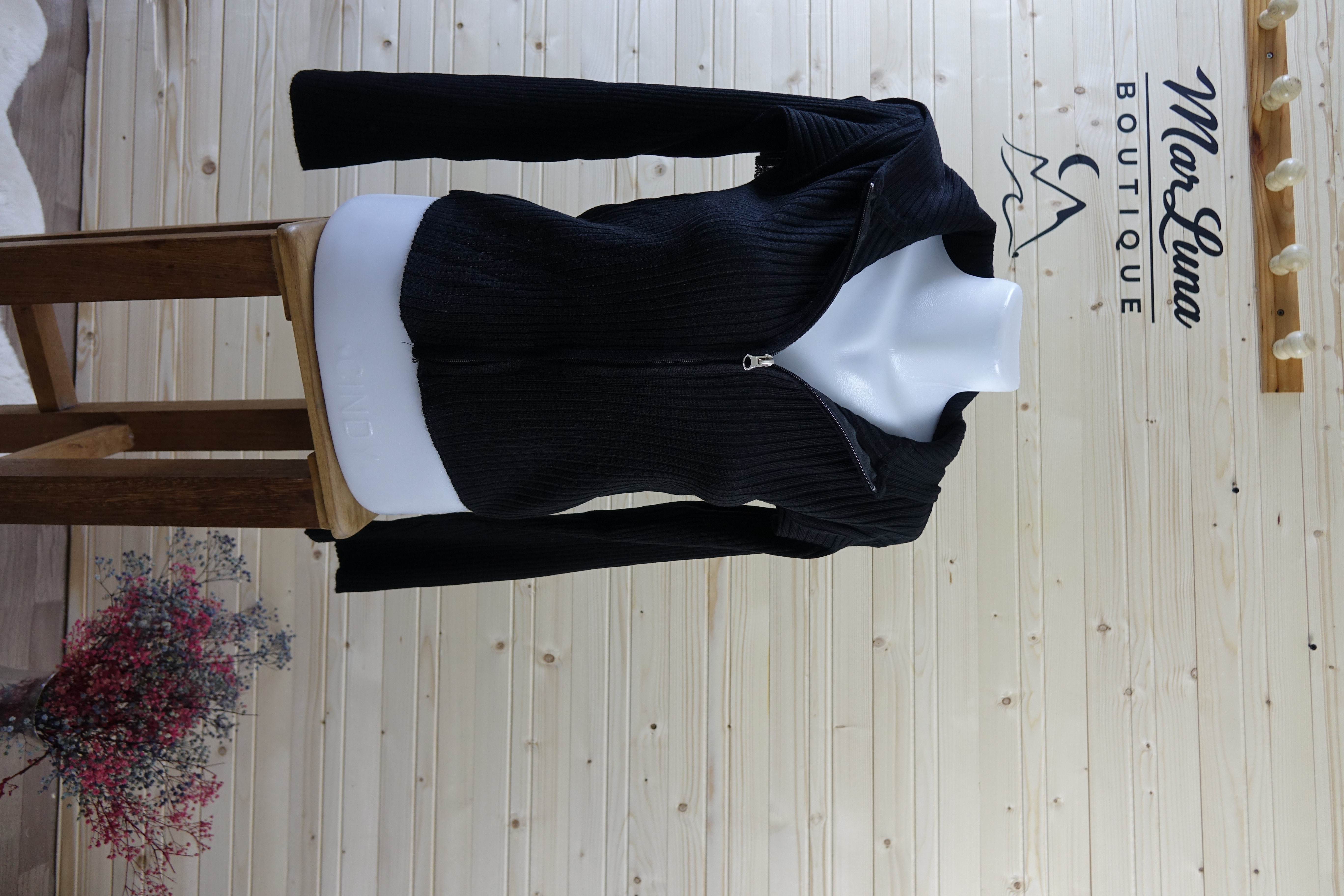 Siyah Fermuarlı Fit Triko Üst