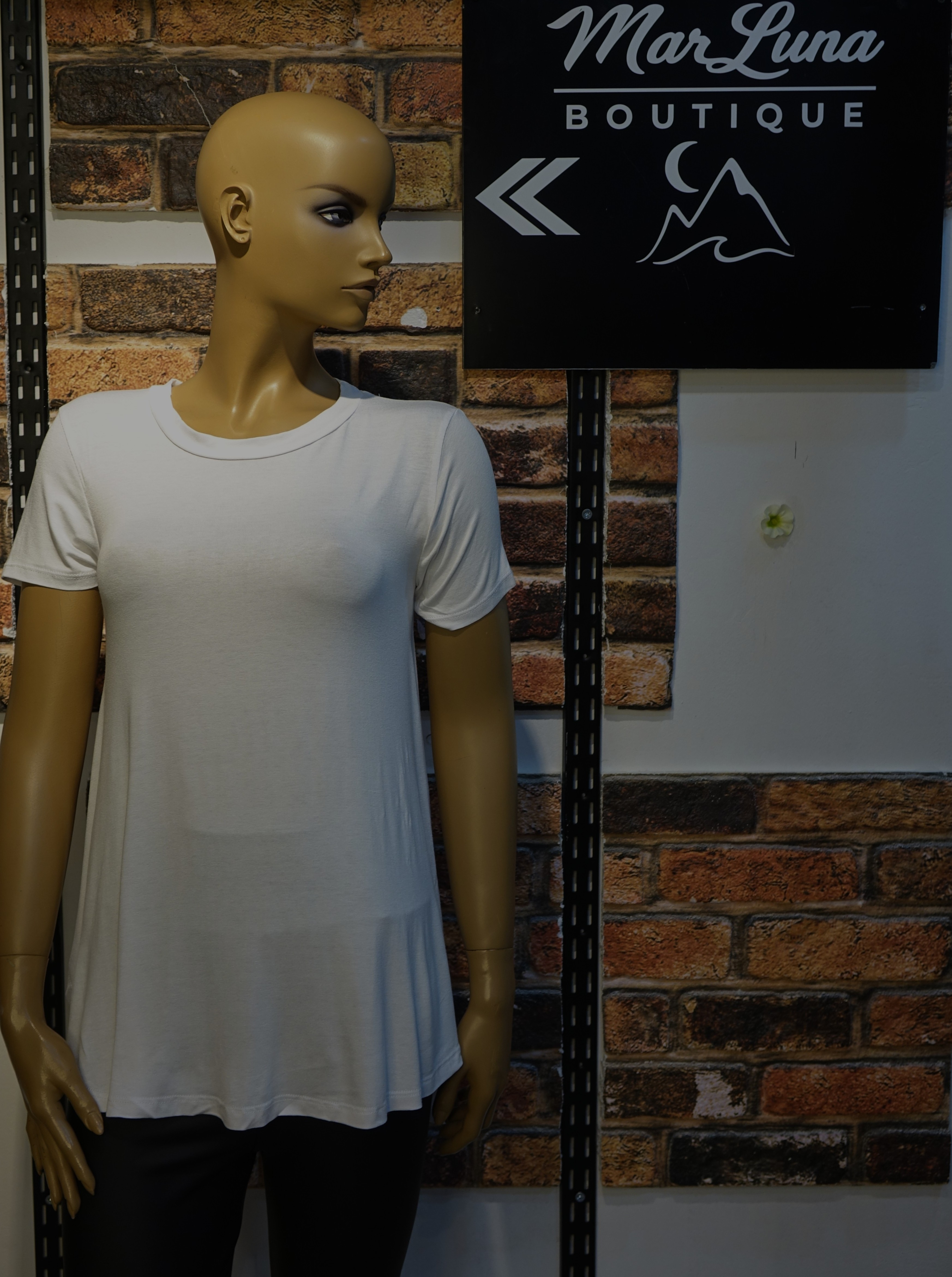 Beyaz Asimetrik Kadın T-Shirt | Rahat Kesim Yazlık Basic Bluz