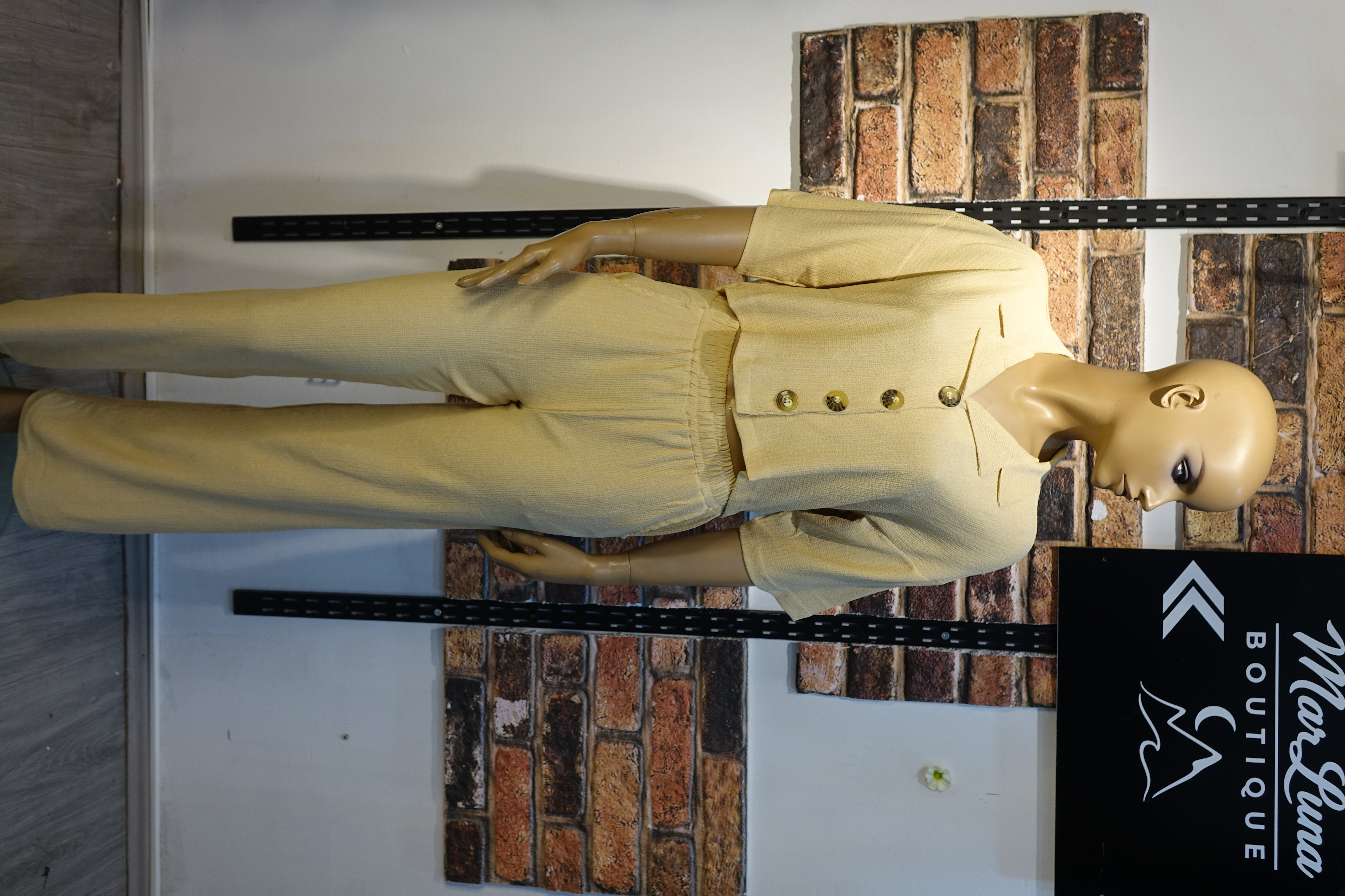 Bej Kadın İkili Takım – Düğme Detaylı Crop Bluz ve Rahat Kesim Pantolon Takım | MarLuna