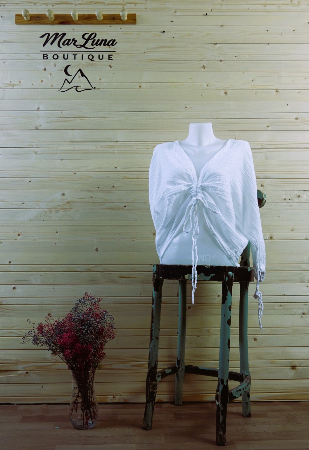 Beyaz Müslin Bağcıklı Crop Bluz – V Yaka Yazlık Bohem Bluz | MarLuna