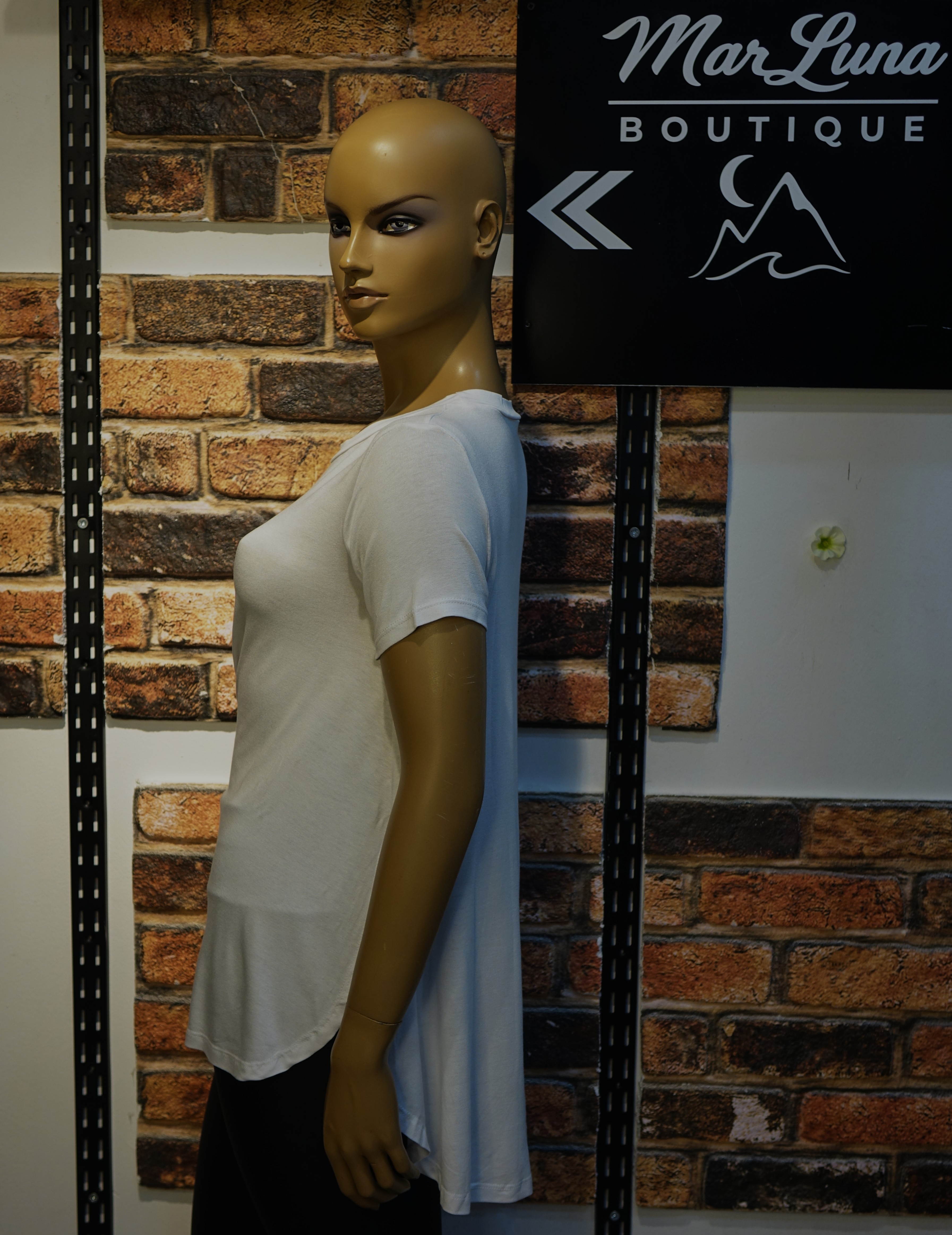 Beyaz Asimetrik Kadın T-Shirt | Rahat Kesim Yazlık Basic Bluz