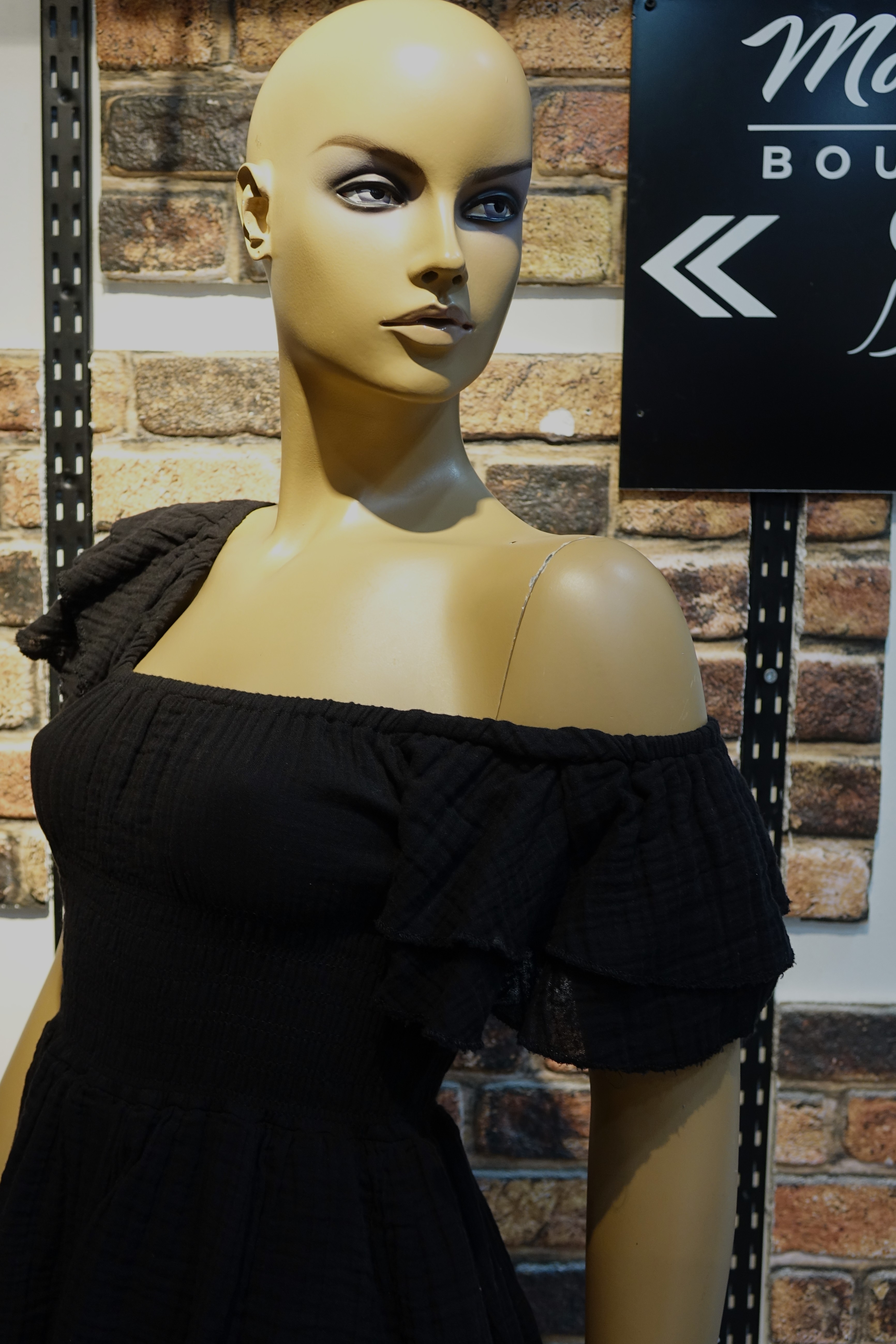 Siyah Fırfırlı Mini Kadın Elbise – Gipeli Bel Detaylı Kat Kat Yazlık Elbise | MarLuna