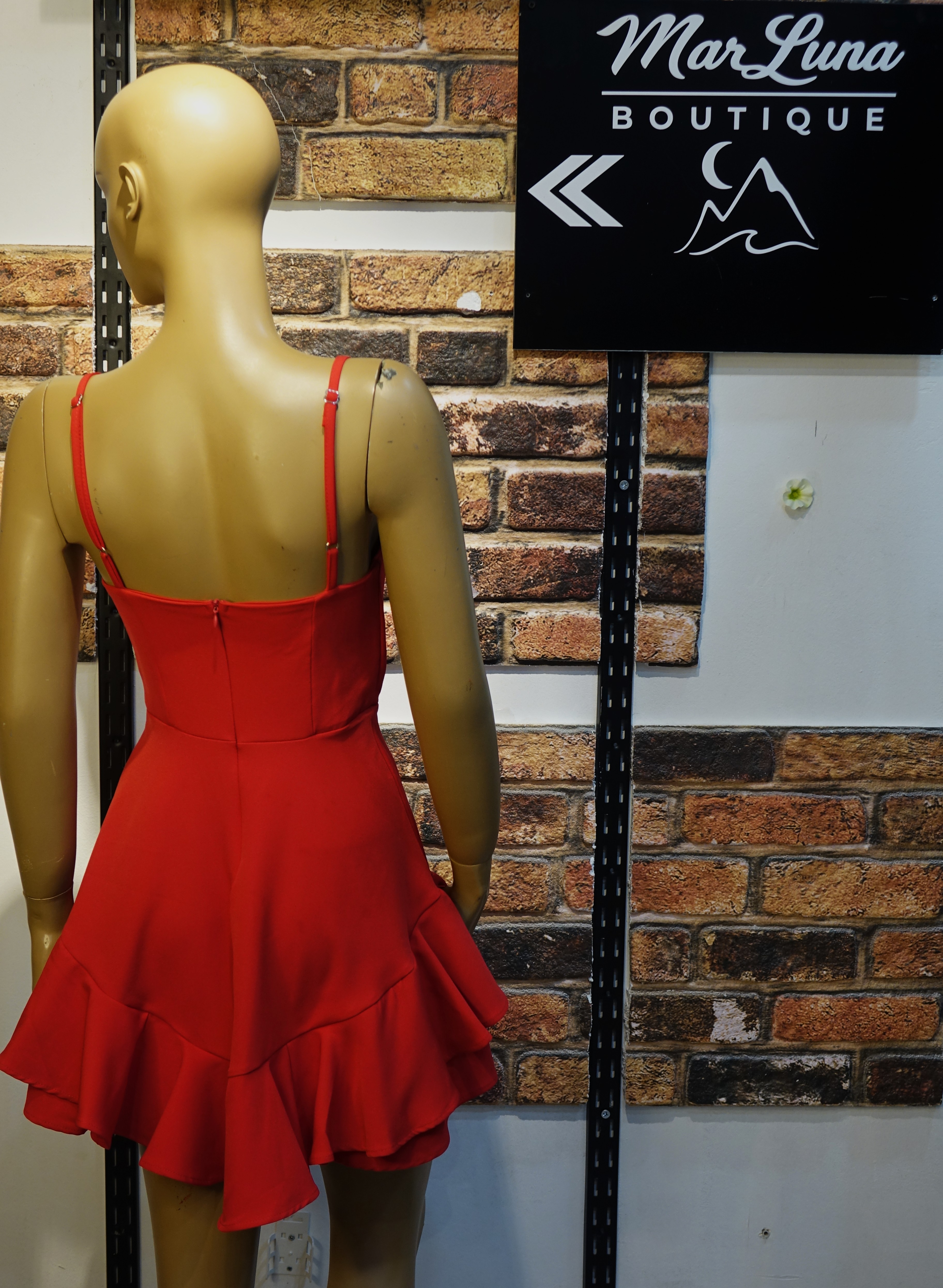 Kırmızı Askılı Mini Kadın Elbise – Korsaj Detaylı Volanlı Şık Elbise | MarLuna