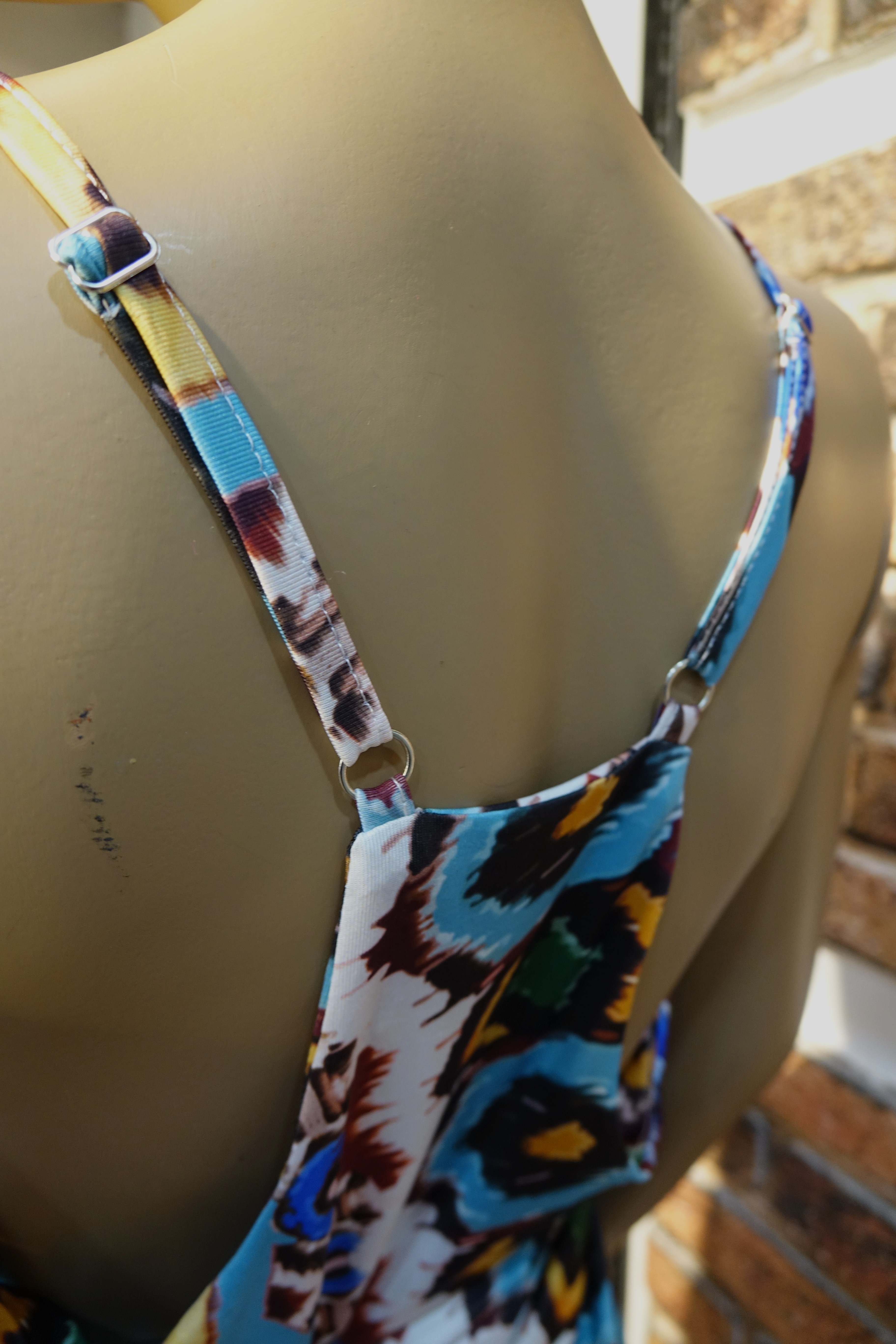 Boho Desenli Askılı Yazlık Kadın Elbise – Rahat Kesim Renkli Yazlık Elbise