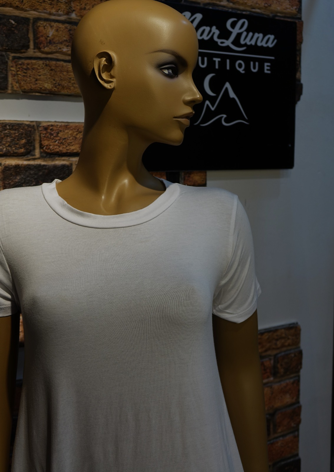 Beyaz Salaş Kesim Arkası Uzun Kadın Basic Tişört