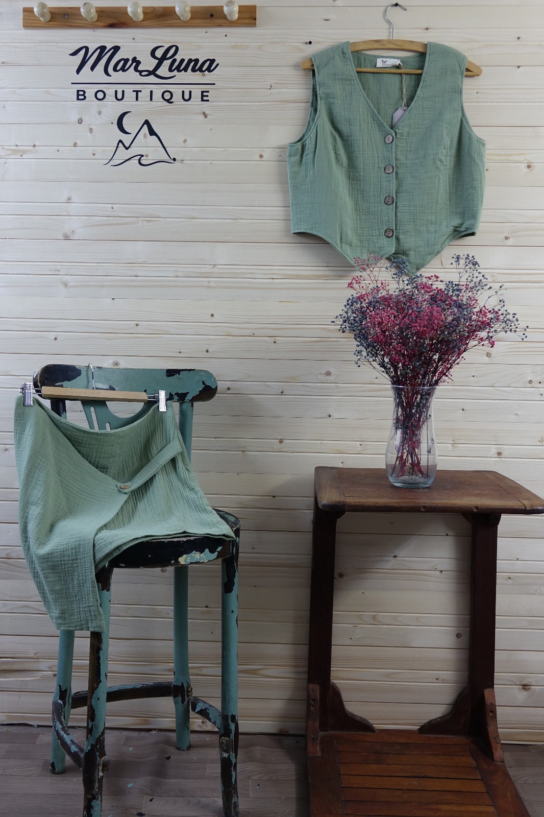 Siyah Yelek Etek Muslin Takım – Düğme Detaylı Kadın Şık İkili Takım | MarLuna