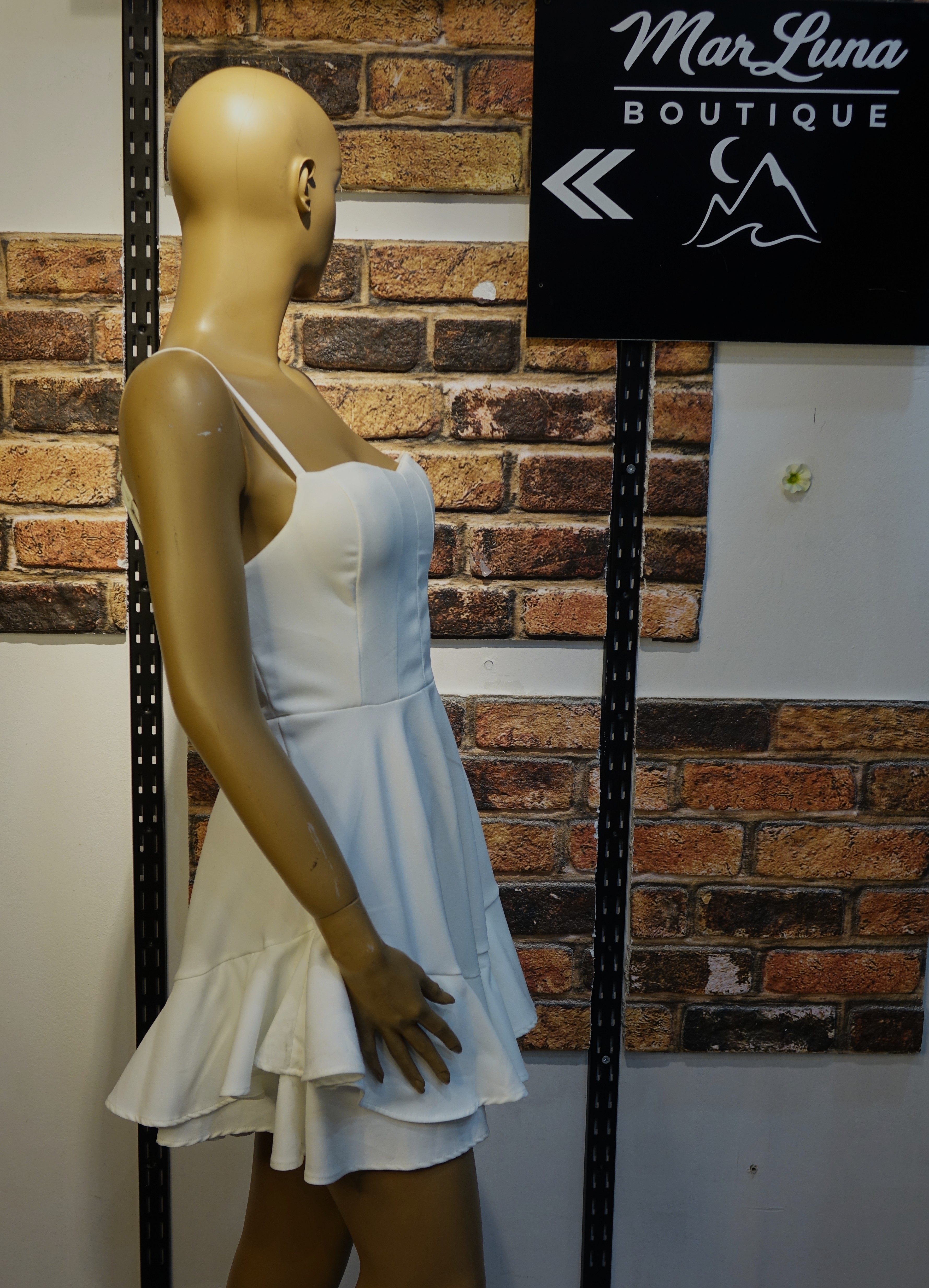 Beyaz Askılı Mini Kadın Elbise – Korsaj Detaylı Volanlı Şık Elbise | MarLuna