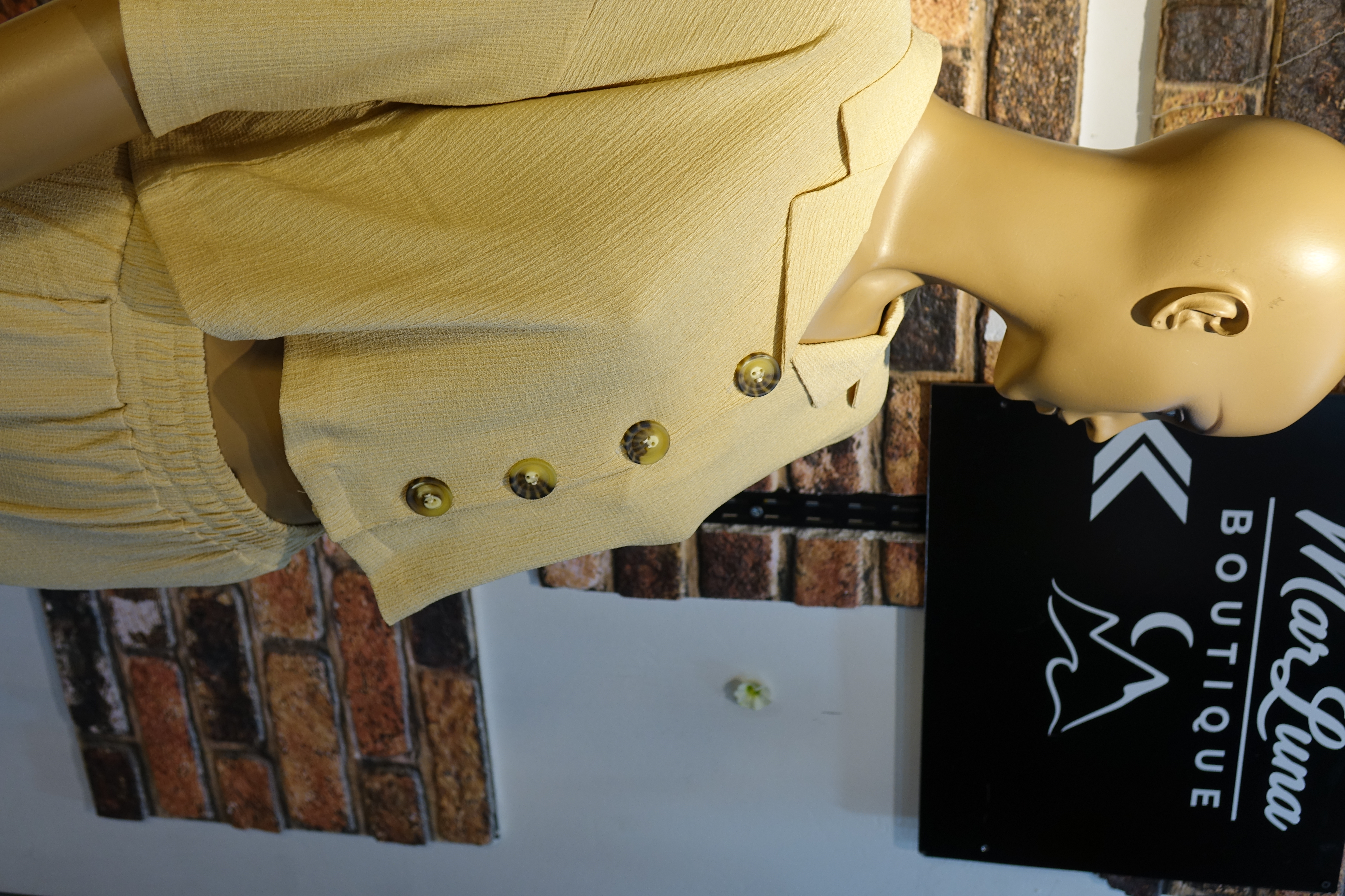 Bej Kadın İkili Takım – Düğme Detaylı Crop Bluz ve Rahat Kesim Pantolon Takım | MarLuna