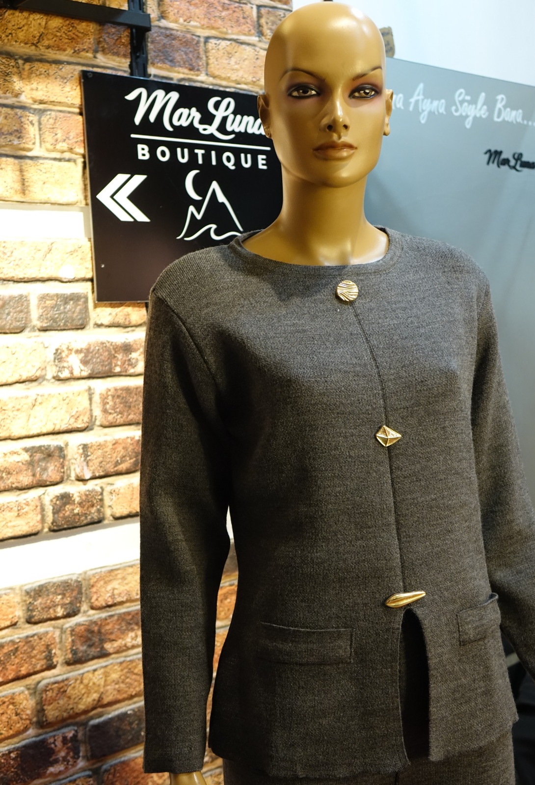 Zamansız Şıklık Triko Takım – Rahat Kesim Üst & Pantolon