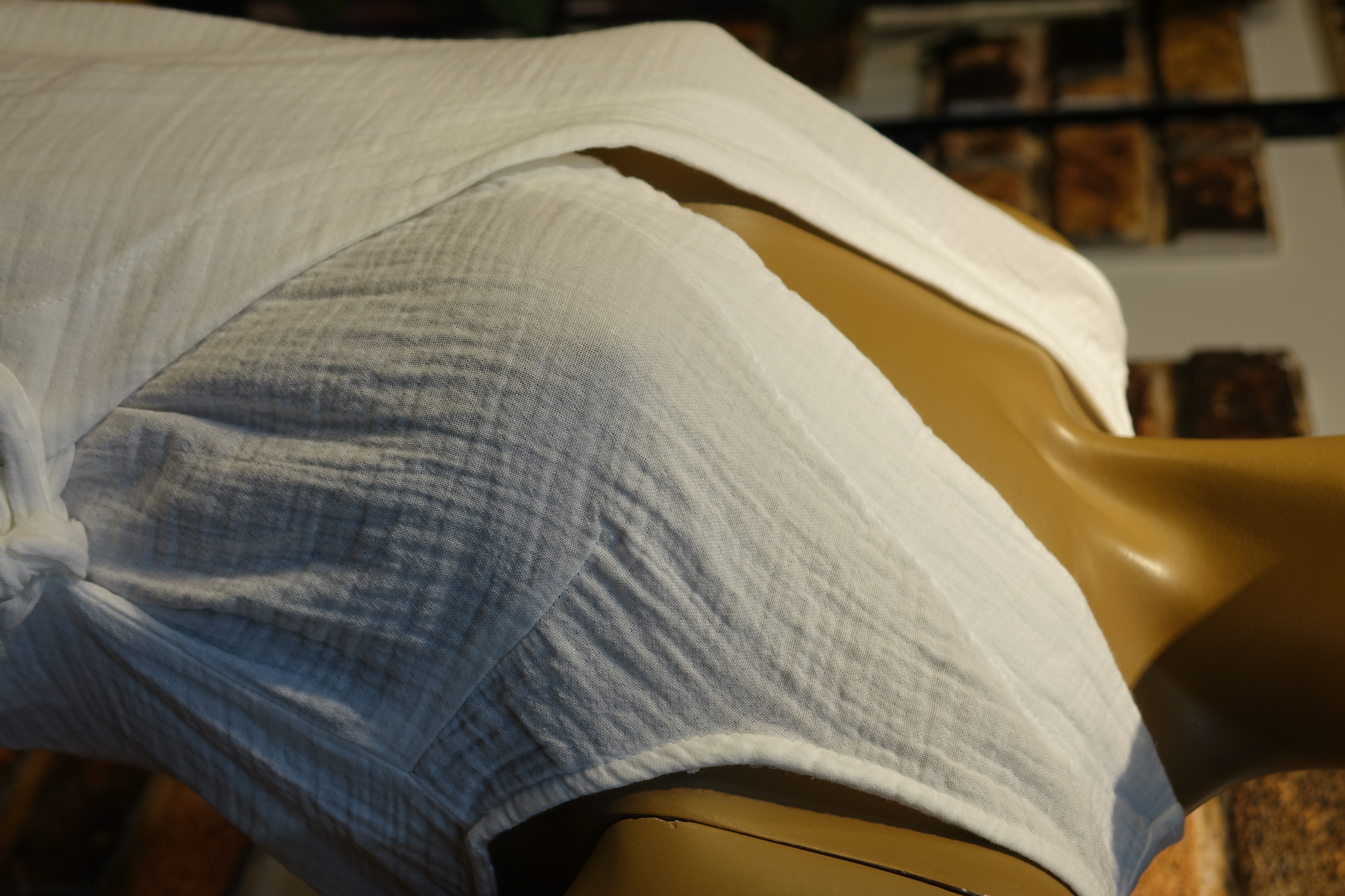 Beyaz Kruvaze Bağlamalı Kadın Yazlık Elbise – Hafif Kumaş Şık Yaz Elbisesi