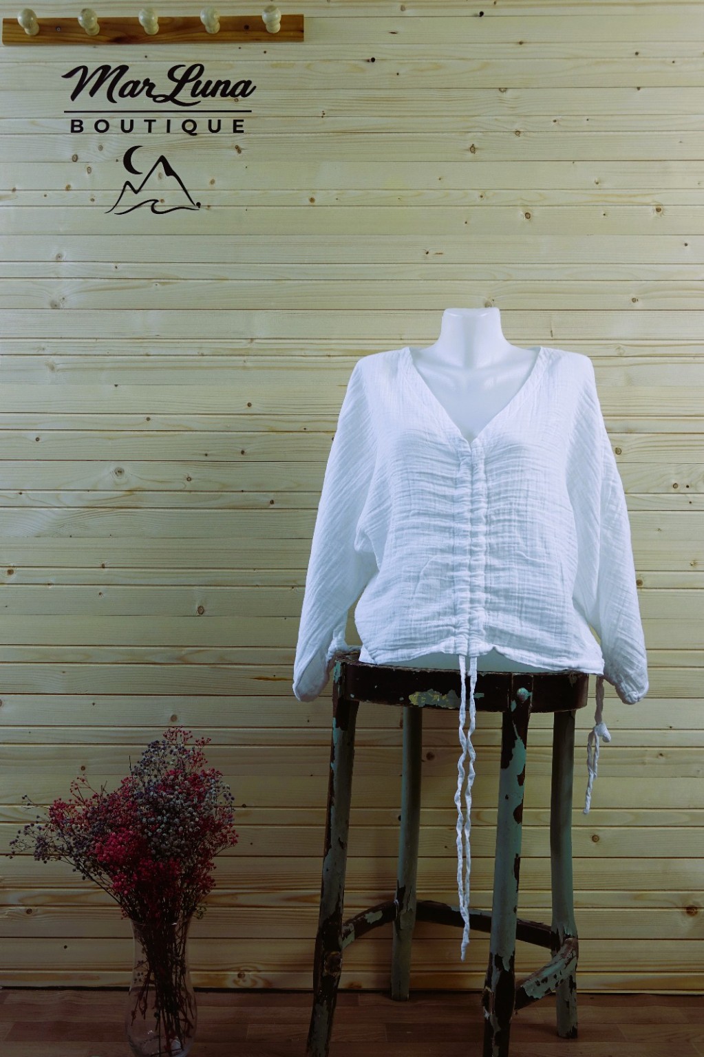 Beyaz Müslin Bağcıklı Crop Bluz – V Yaka Yazlık Bohem Bluz | MarLuna