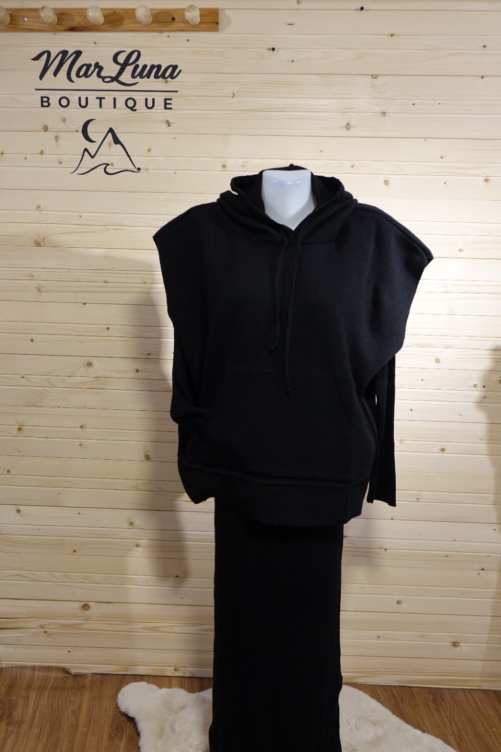 Çift Kullanımlı Siyah Kapüşonlu Oversize Sweat & Uzun Triko Elbise Kadın Kombin – Rahat Günlük Stil