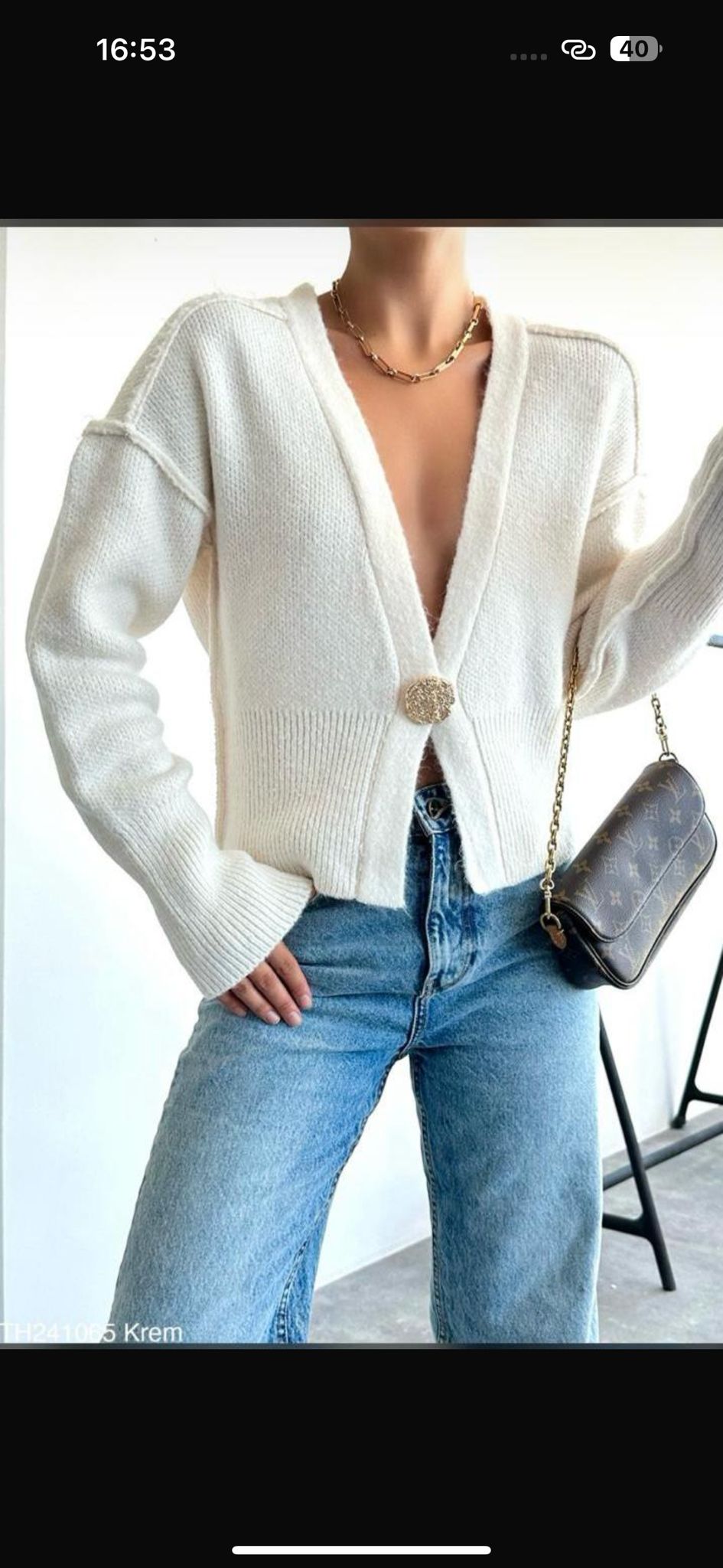 Krem Triko Hırka – Broş Düğme Detaylı V Yaka Kadın Triko Hırka