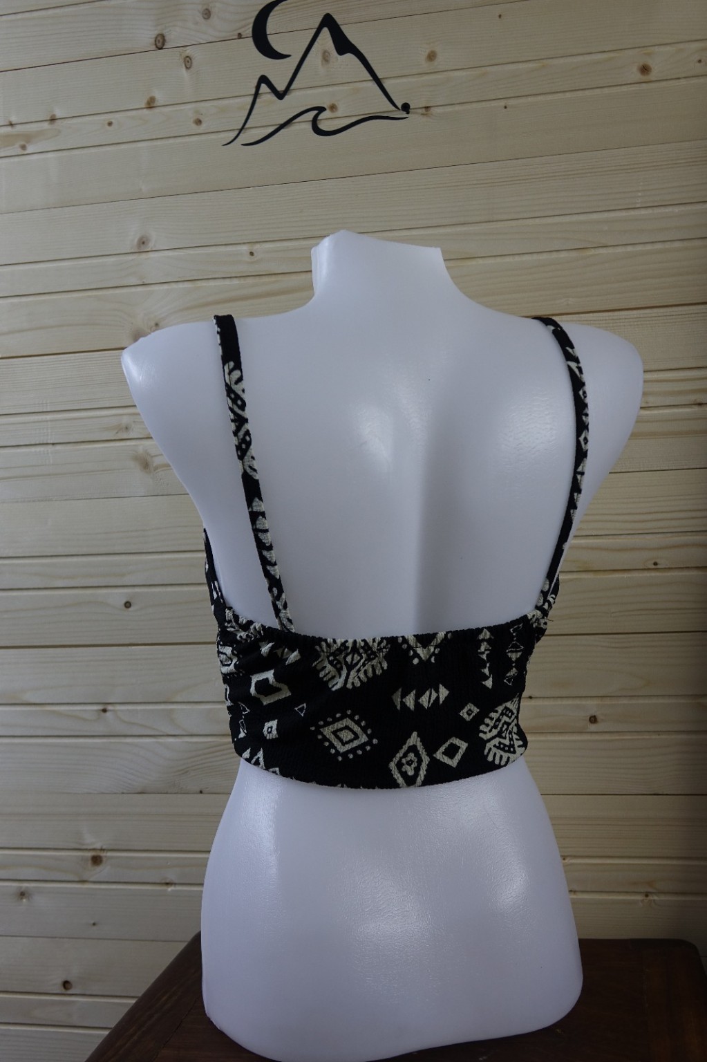 Bohem Etnik Desenli 3’lü Kadın Takım – Crop Top, Bol Paça Pantolon ve Kimono