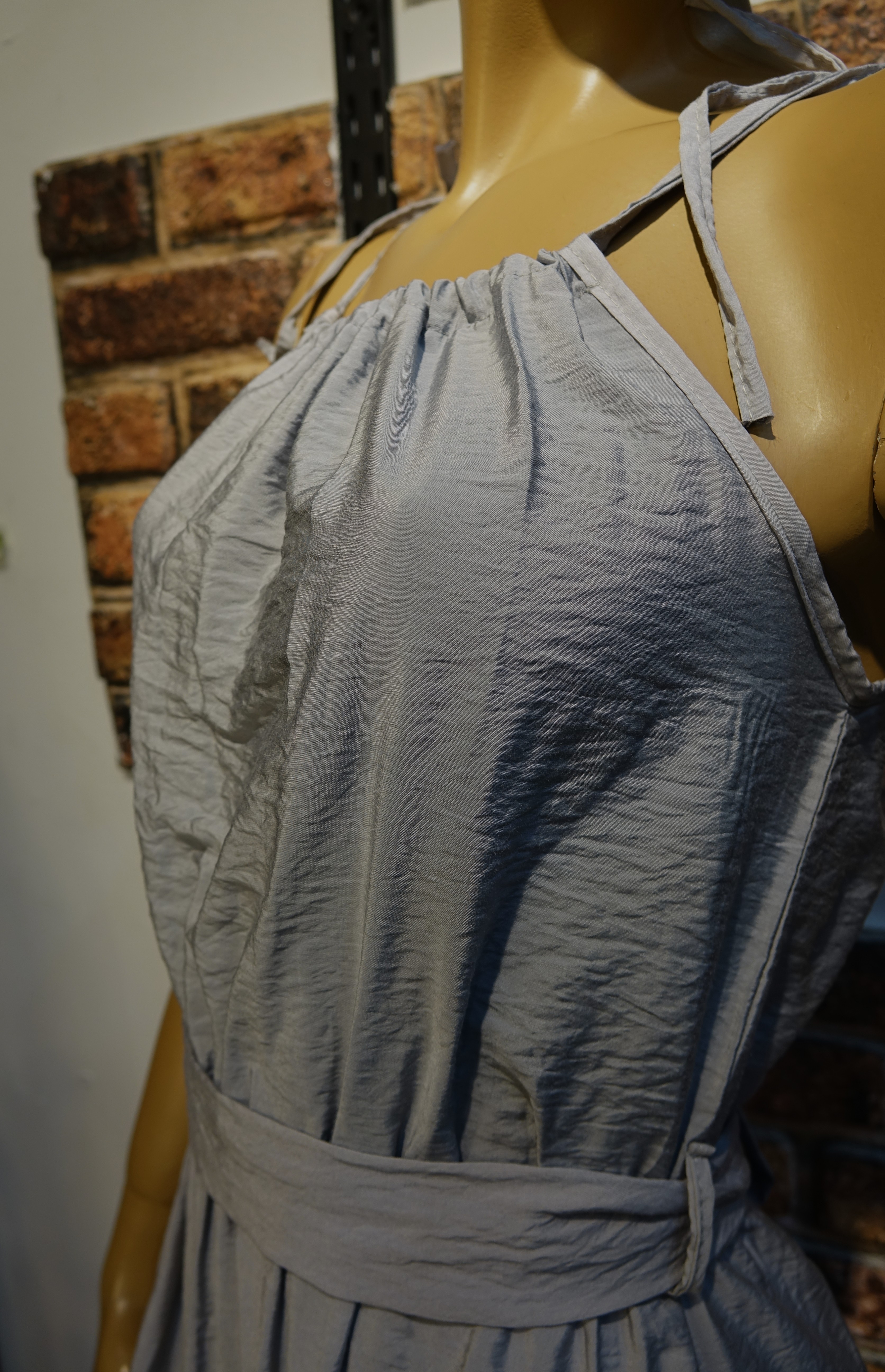 Gri Askılı Uzun Kadın Elbise – Bel Kuşaklı Rahat Kesim Yazlık Maxi Elbise | MarLuna