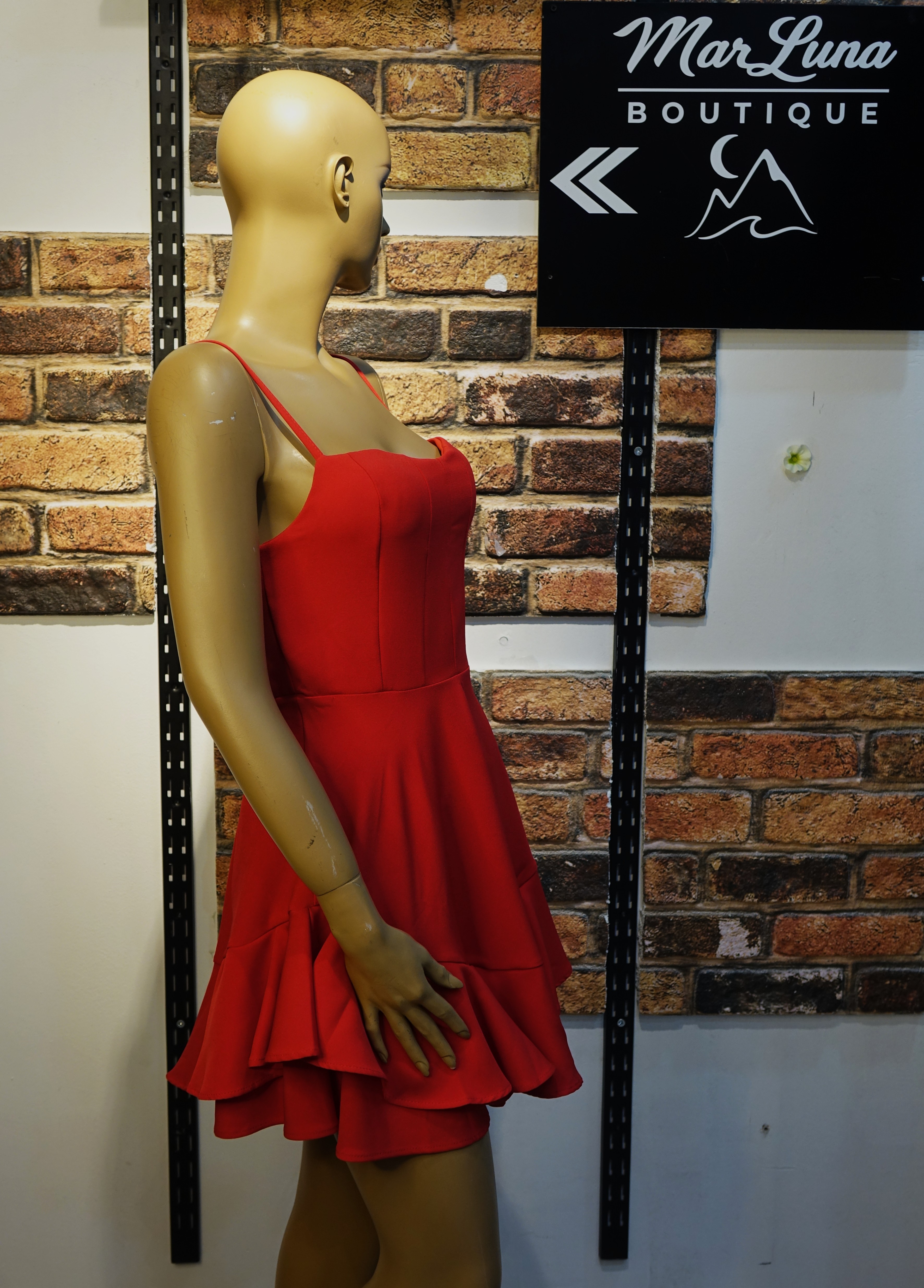 Kırmızı Askılı Mini Kadın Elbise – Korsaj Detaylı Volanlı Şık Elbise | MarLuna