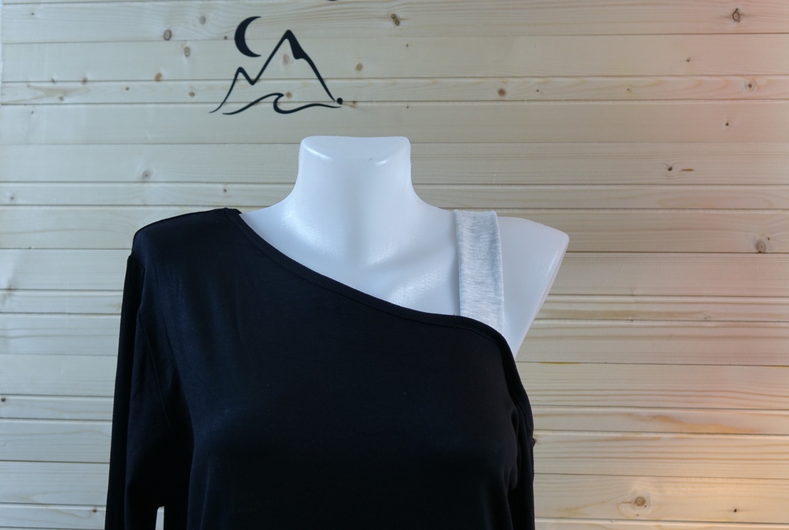 Omuz Dekolteli Katmanlı Kadın Bluz – Siyah Beyaz Modern Tasarım Bluz | MarLuna