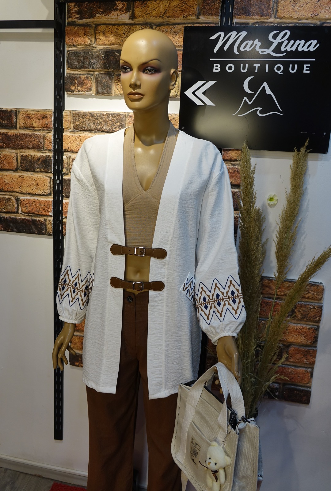 Ekru Tonlu Nakış Detaylı Kadın Kimono – Doğal, Bohem & Zamansız