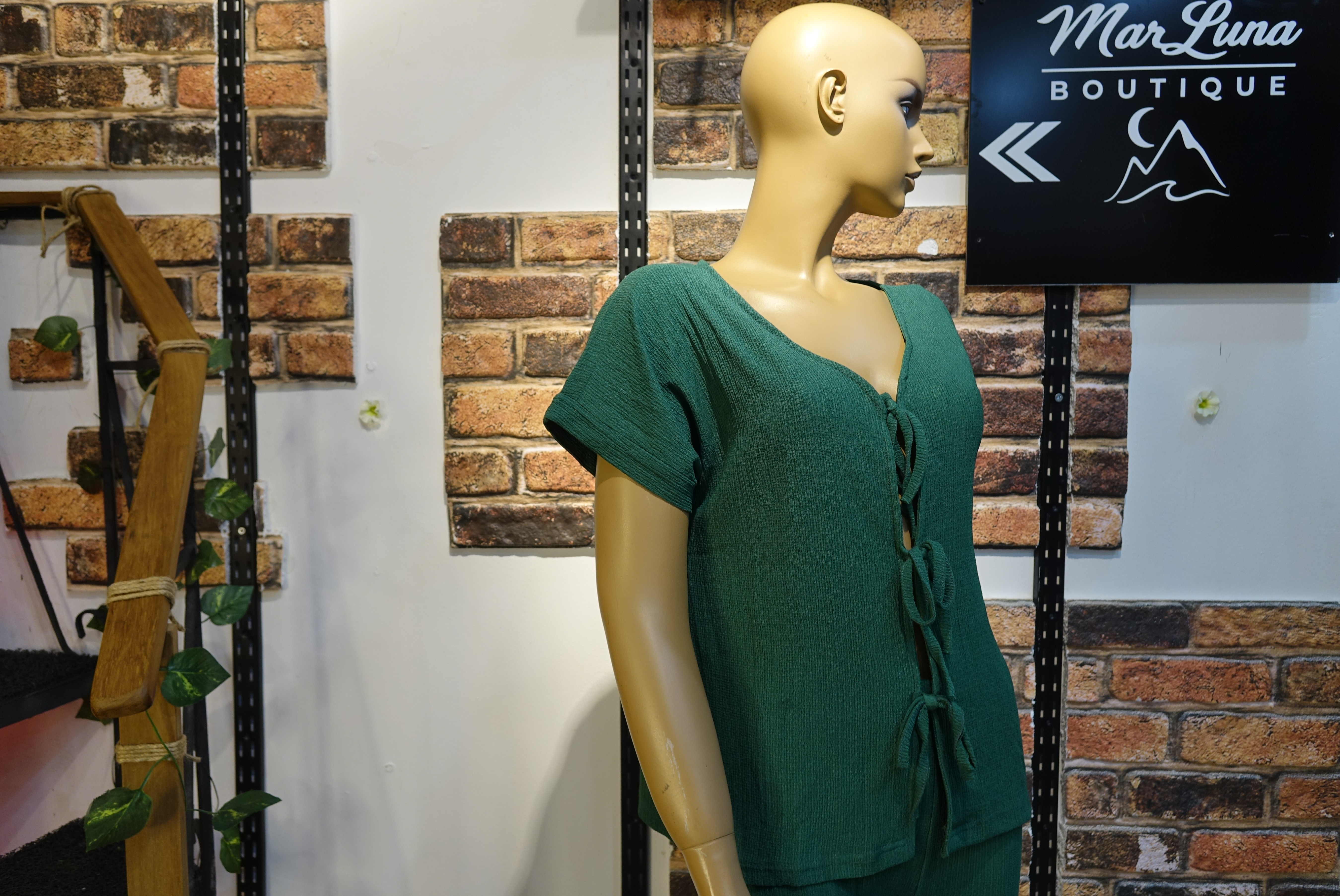 Yeşil Kadın İkili Takım – Bağlama Detaylı Bluz ve İspanyol Paça Pantolon Takım | MarLuna