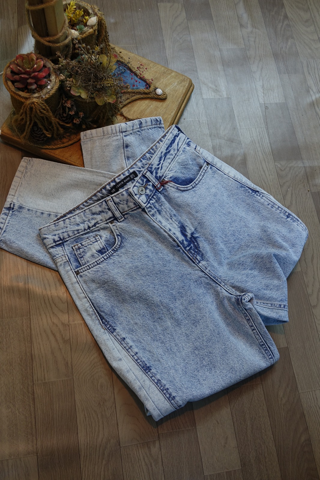 Açık Mavi Yüksek Bel Mom Jean – Kadın Taş Yıkama Denim Pantolon