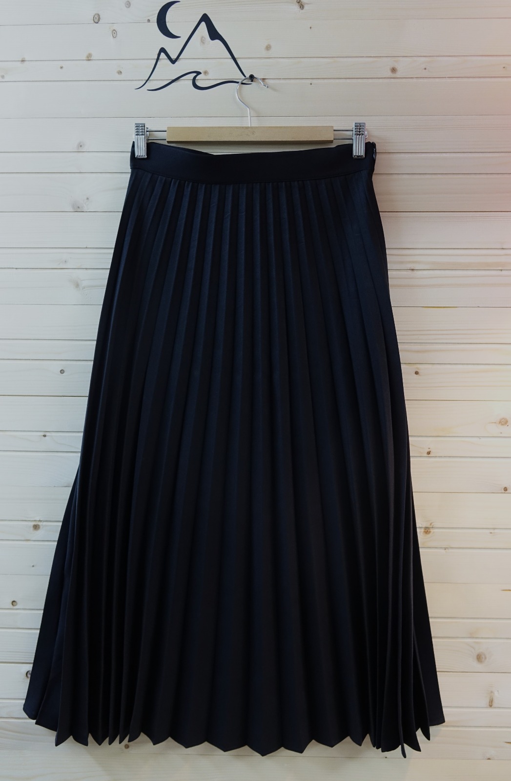 Siyah Vintage Takım – Kemerli Blazer Ceket ve Pileli Midi Etek