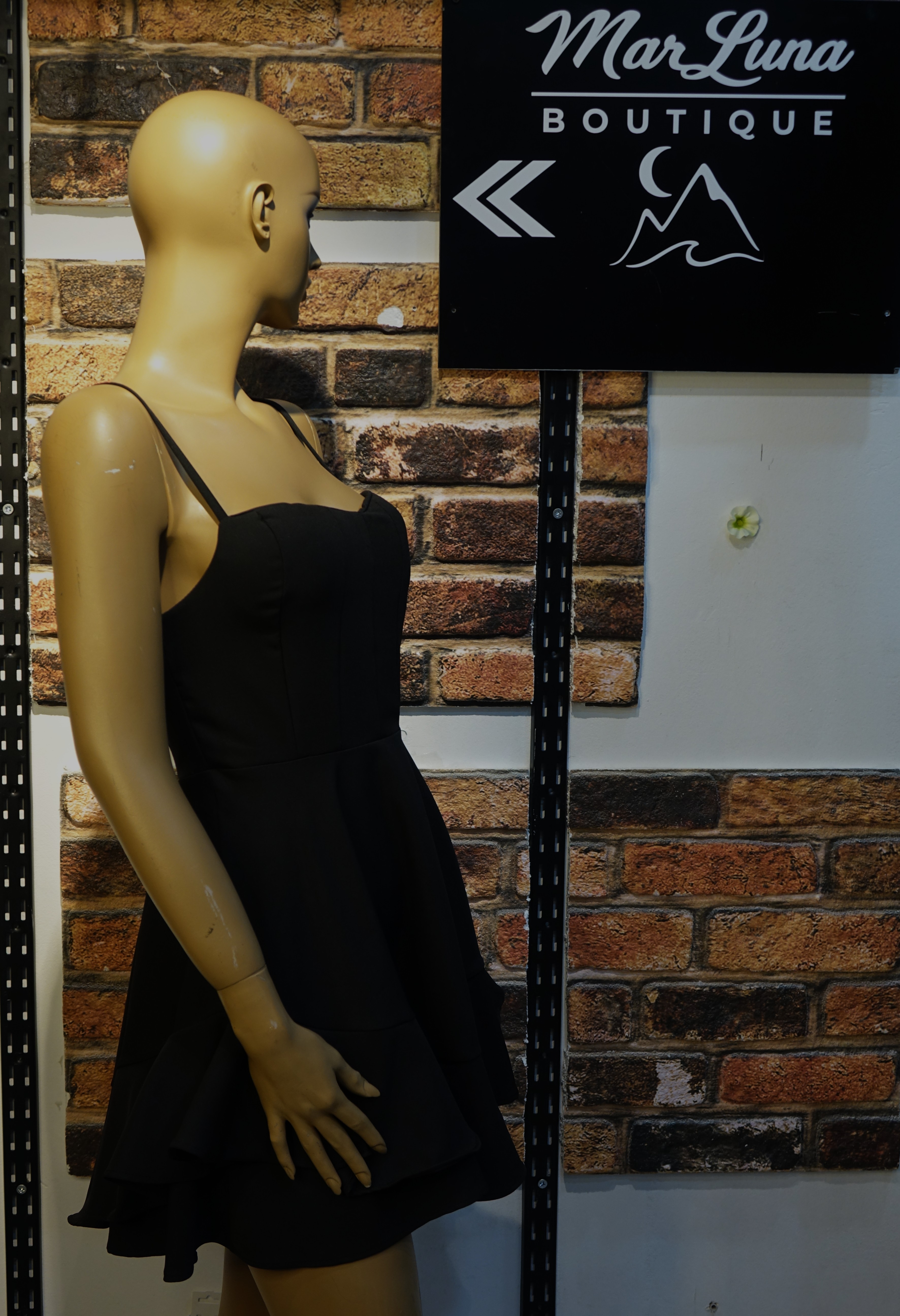 Siyah Askılı Mini Kadın Elbise – Korsaj Detaylı Volanlı Şık Elbise | MarLuna