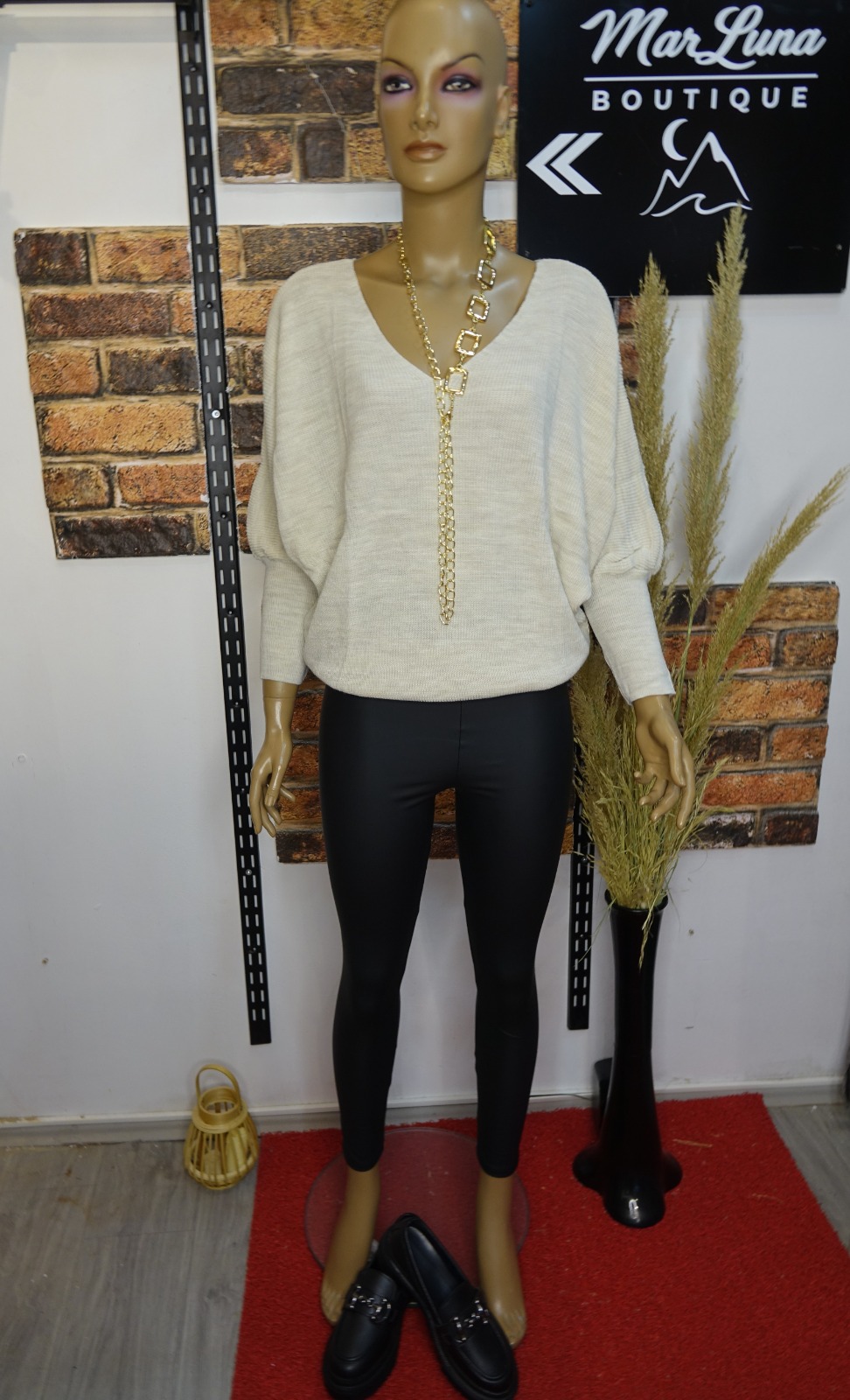 Ekru Yarasa Kol Kadın Triko Kazak – Hafif Doku, Akışkan Form & Zamansız Şıklık