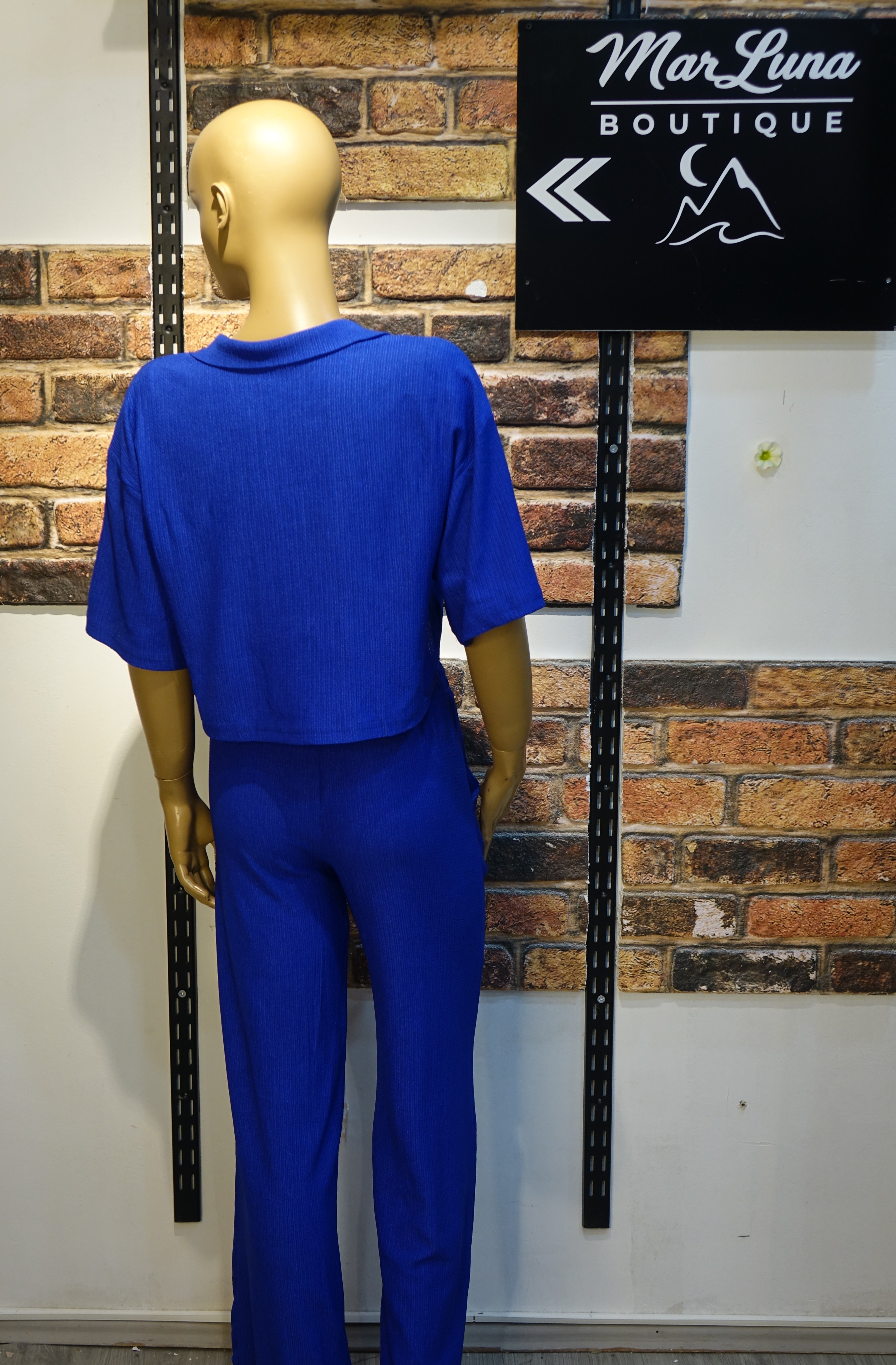 Saks Mavisi Kadın İkili Takım – Düğme Detaylı Crop Bluz ve Rahat Kesim Pantolon Takım | MarLuna