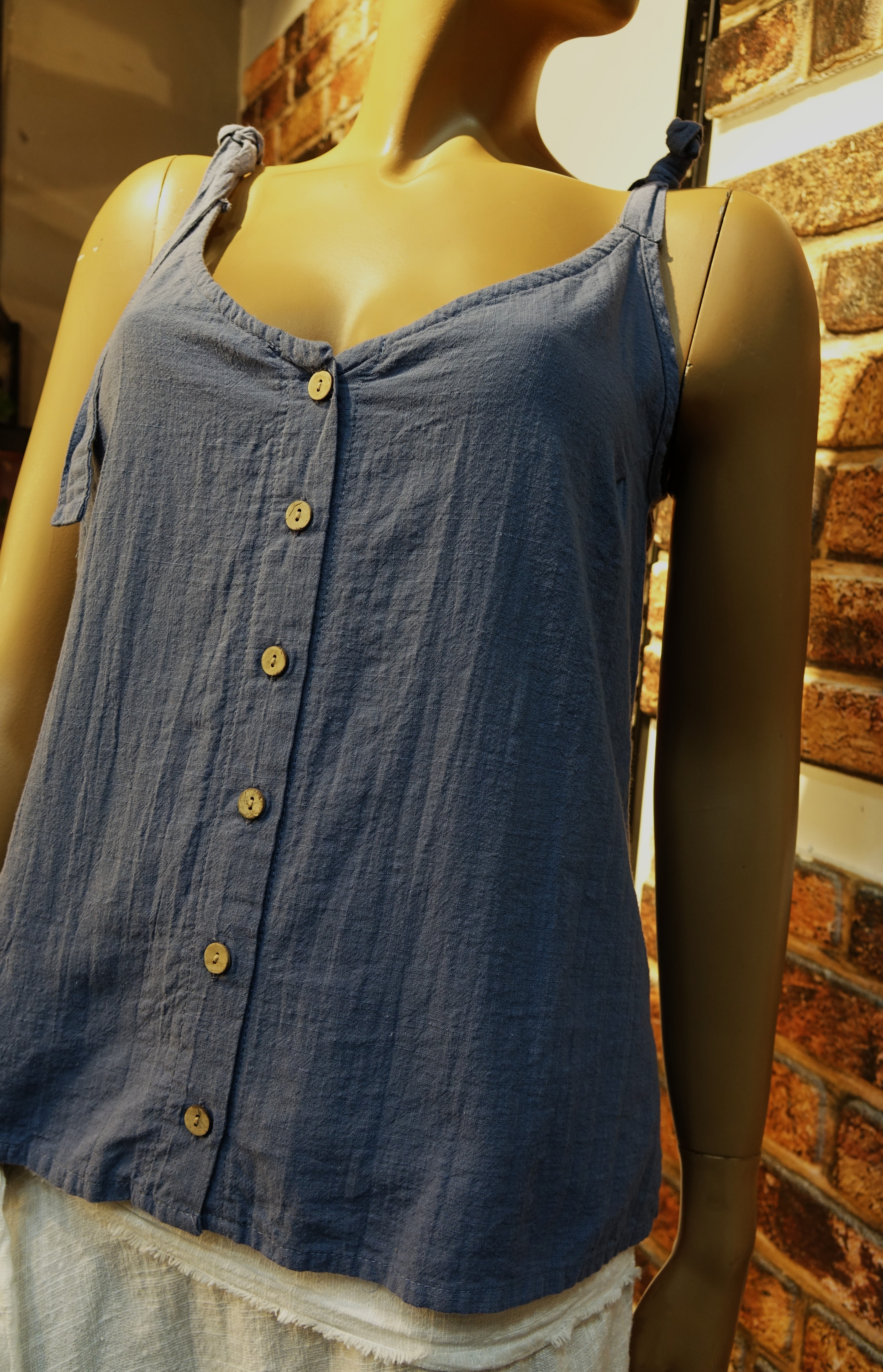 Mavi Askılı Düğmeli Kadın Bluz – Yazlık Rahat Kadın Üst | MarLuna