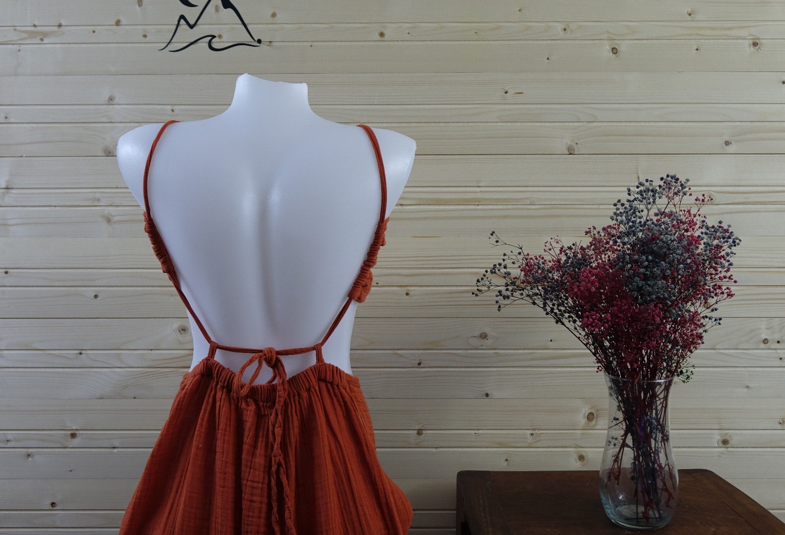 Gri Müslin Uzun Elbise – Göğüs Düğümlü Sırt Dekolteli Yazlık Kadın Elbise