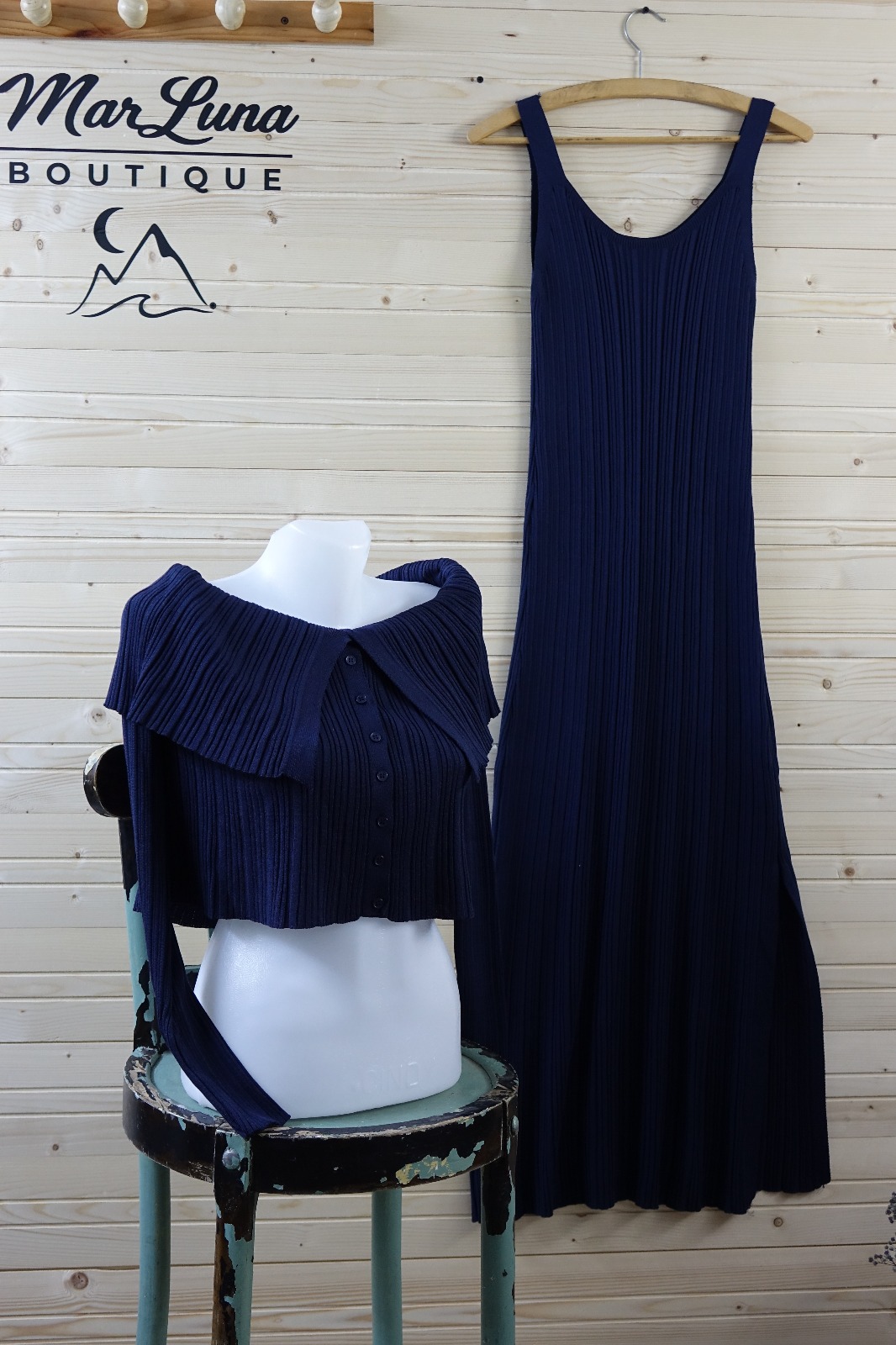 İki Parça Omuz Detaylı Fitilli Triko Takım – Lacivert Maxi Elbise & Crop Üst | MarLuna Elegant Knit Set