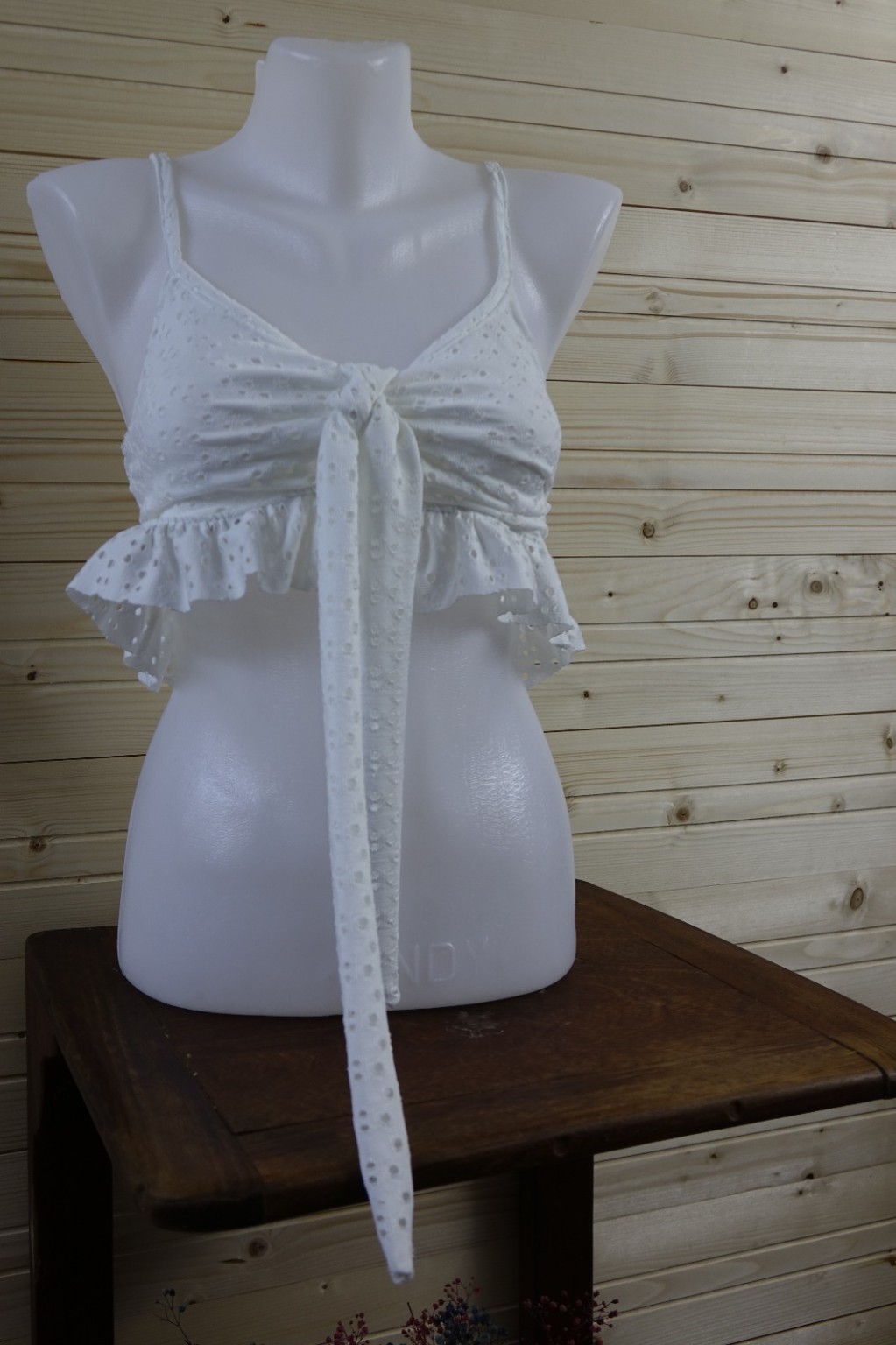 Beyaz Crop Top Mini Etek Takım – Fırfırlı Yazlık Kadın Etek Bluz Kombin