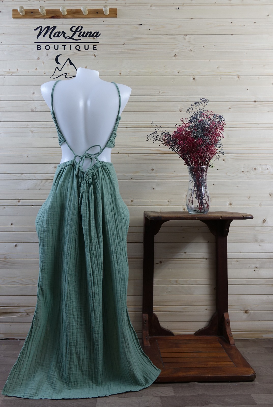 Gri Müslin Uzun Elbise – Göğüs Düğümlü Sırt Dekolteli Yazlık Kadın Elbise