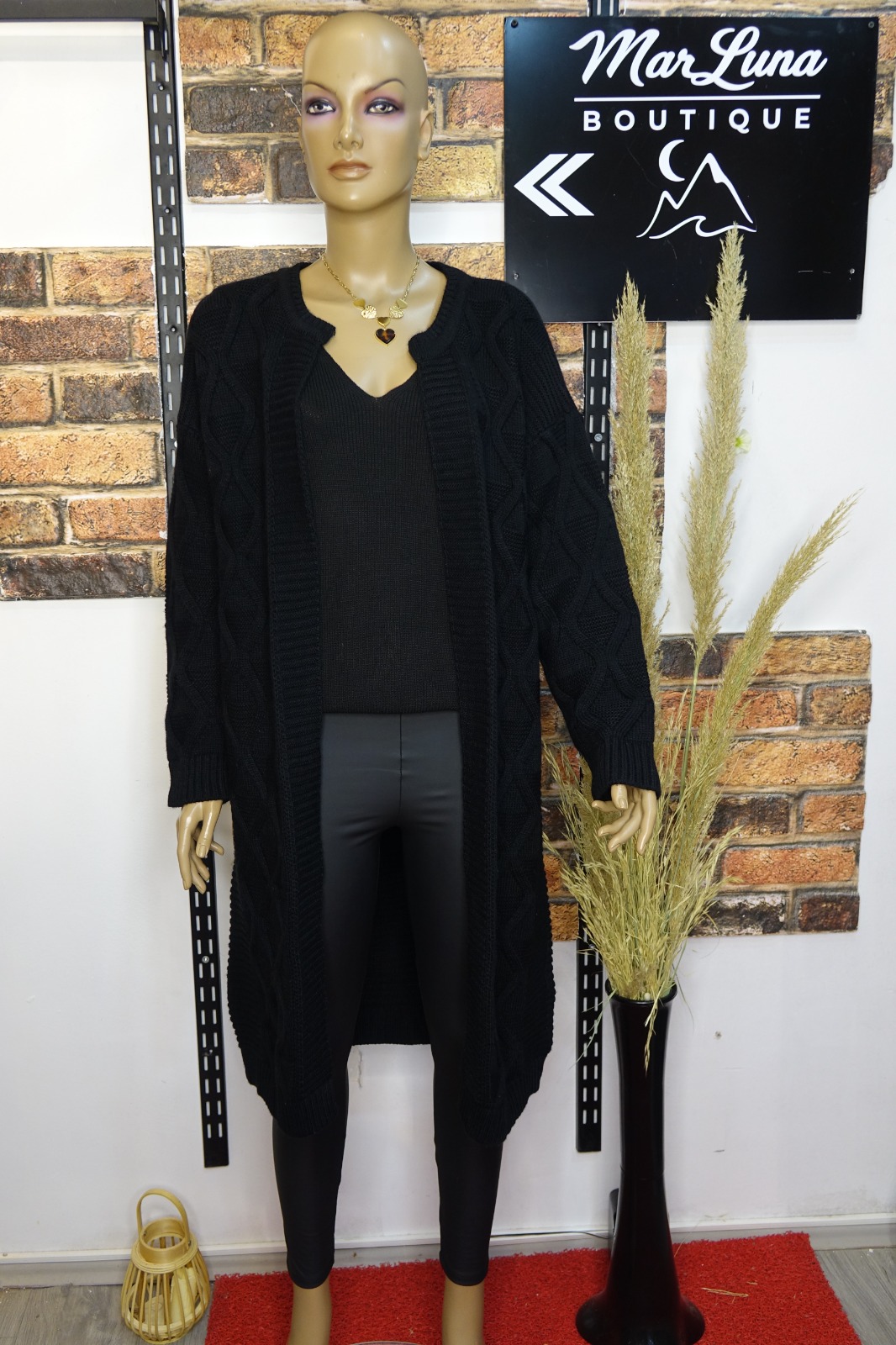 Siyah Yarasa Kol Kadın Triko Kazak – Zamansız Siyah, Rahat Form & Güçlü Duruş