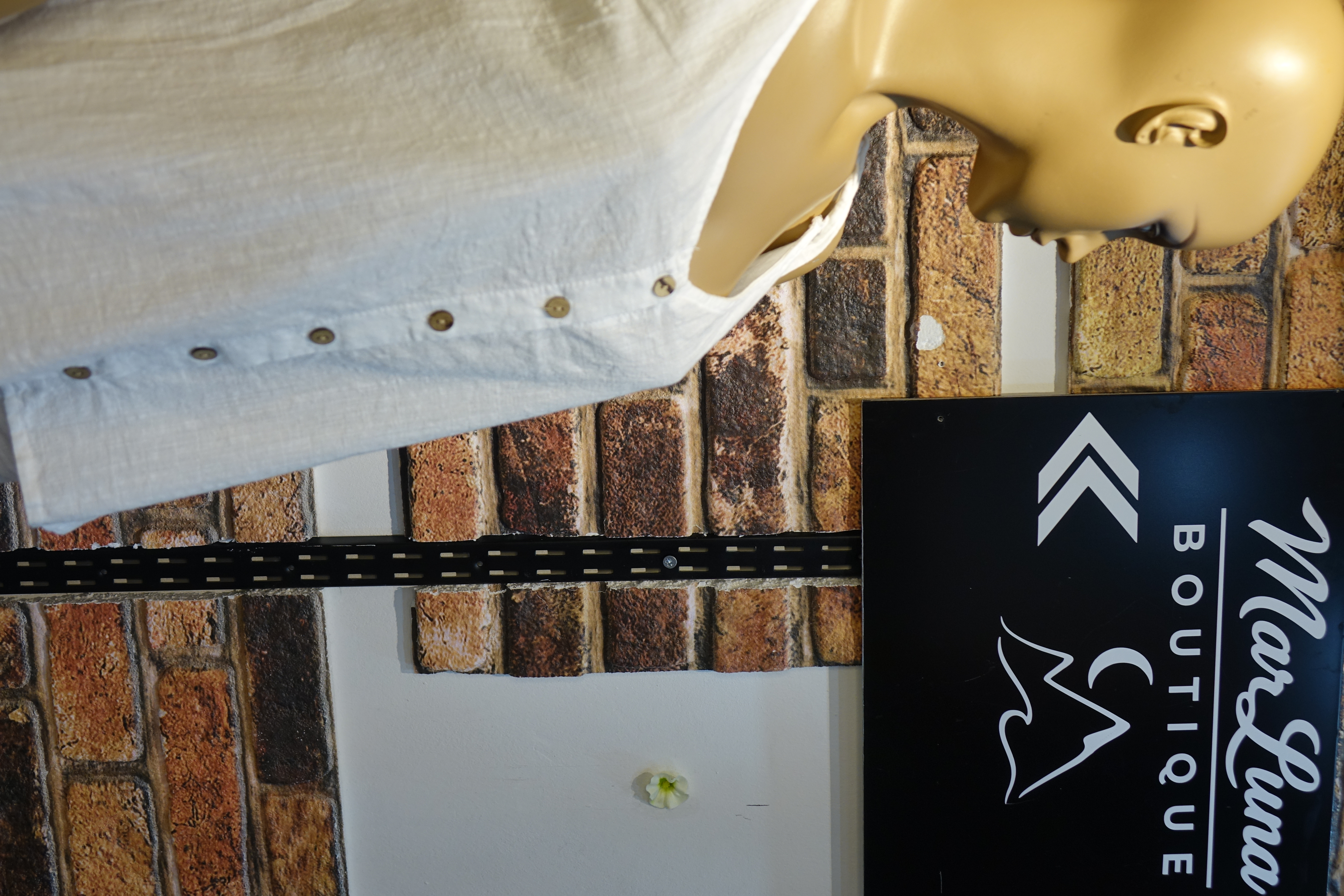 Beyaz Askılı Düğmeli Kadın Bluz – Yazlık Keten Görünümlü Rahat Bohem Kadın Üst | MarLuna