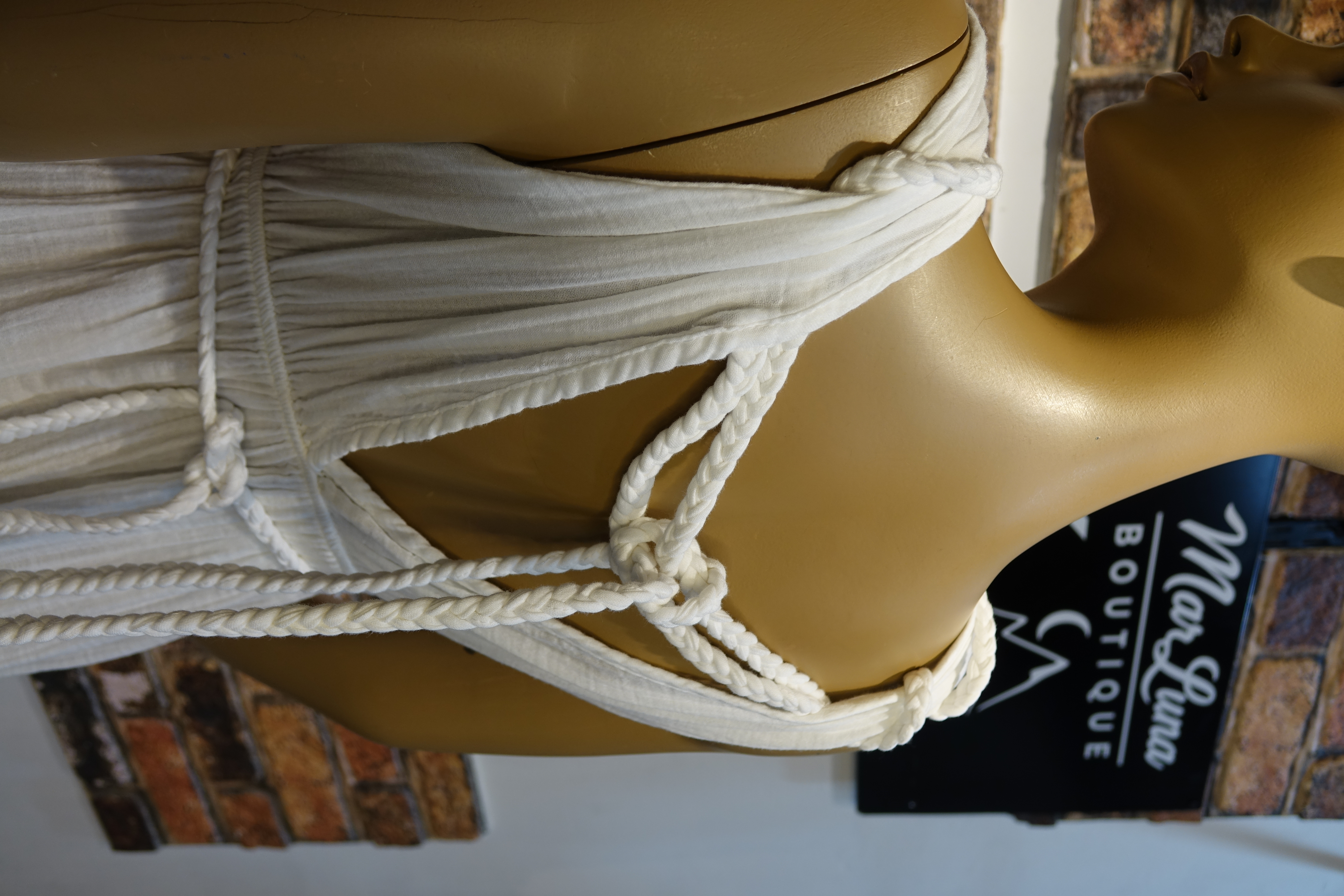 Beyaz Sırt Dekolteli Uzun Kadın Elbise – V Yaka Yırtmaçlı Boho Yazlık Maxi Elbise | MarLuna