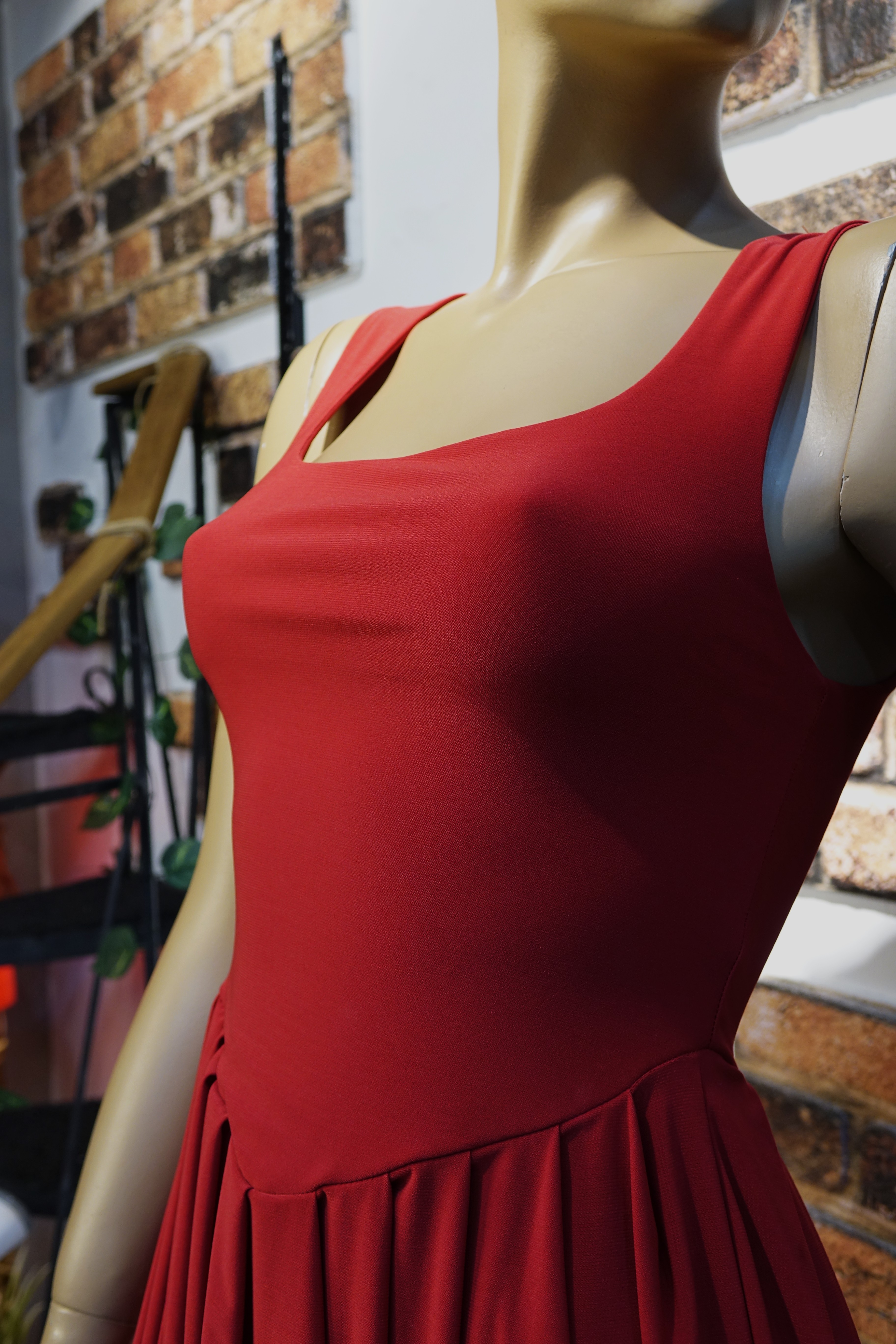 Kırmızı Kare Yaka Mini Kadın Elbise – Basic Fit Pileli Yazlık Günlük Elbise | MarLuna