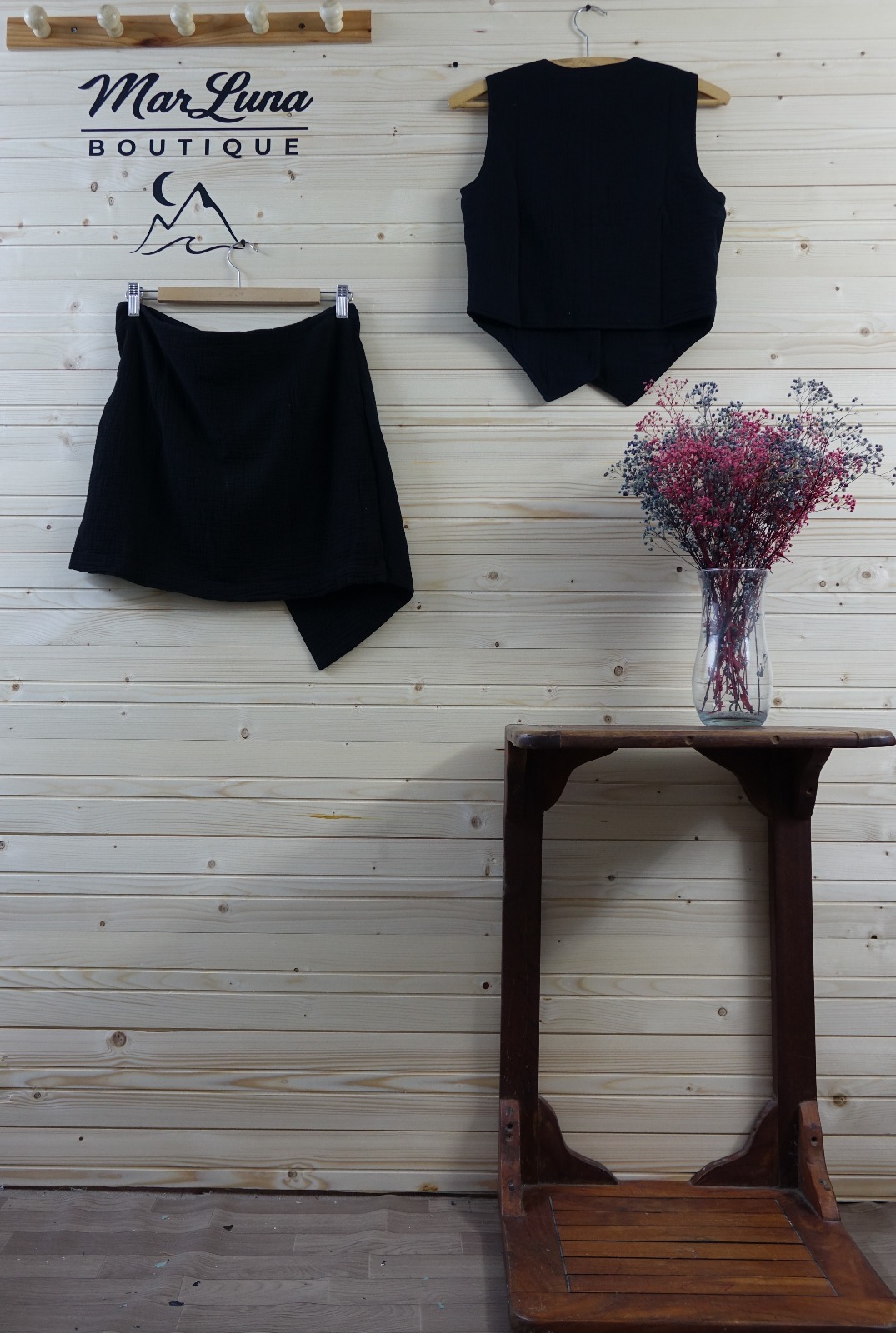 Siyah Yelek Etek Muslin Takım – Düğme Detaylı Kadın Şık İkili Takım | MarLuna