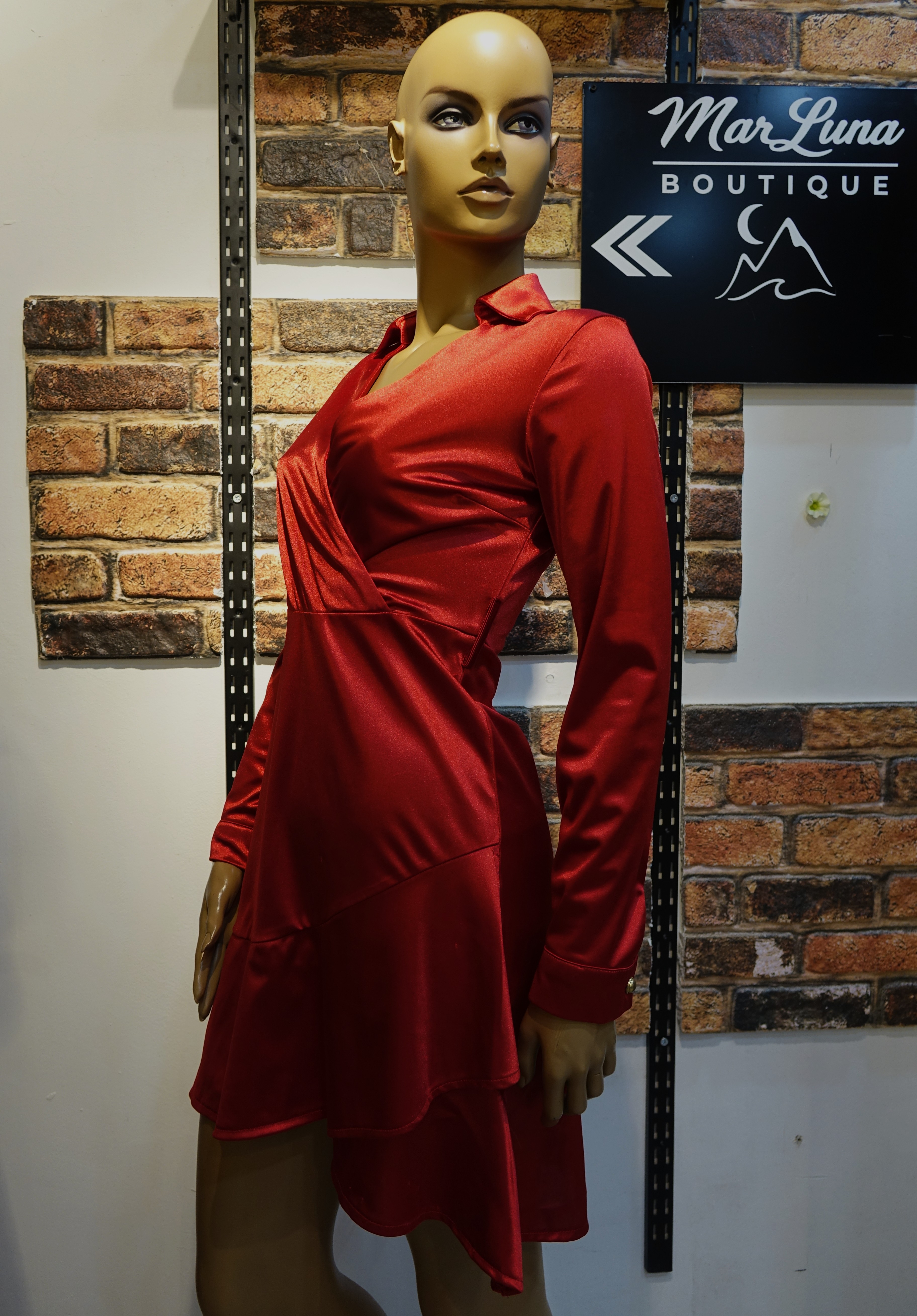 Kırmızı Saten Kruvaze Kadın Elbise – Uzun Kollu Asimetrik Kesim Şık Gece Elbisesi | MarLuna