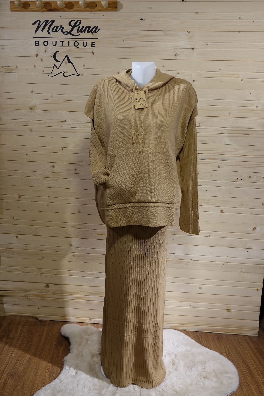 Kapüşonlu İki Parça Triko Set – Bisküvi Renk Maxi Elbise & Oversize Hoodie Üst | MarLuna Cozy Set