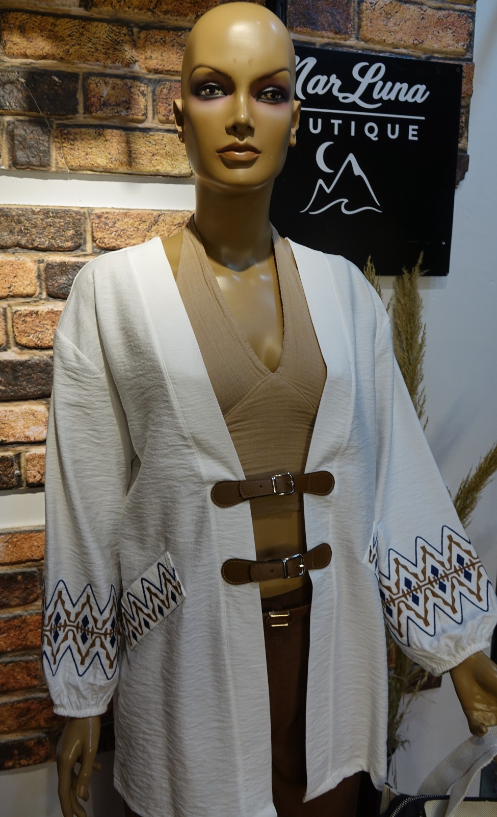 Ekru Tonlu Nakış Detaylı Kadın Kimono – Doğal, Bohem & Zamansız