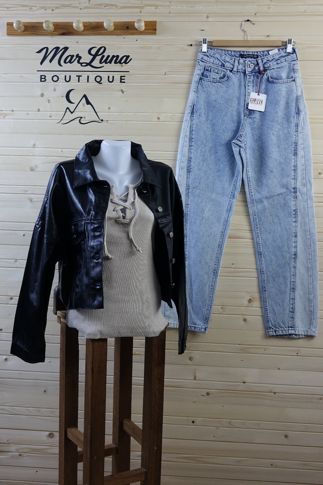 Beyaz Halter Yaka Yelek & Pantolon Takımı – Kadın Şık Takım –