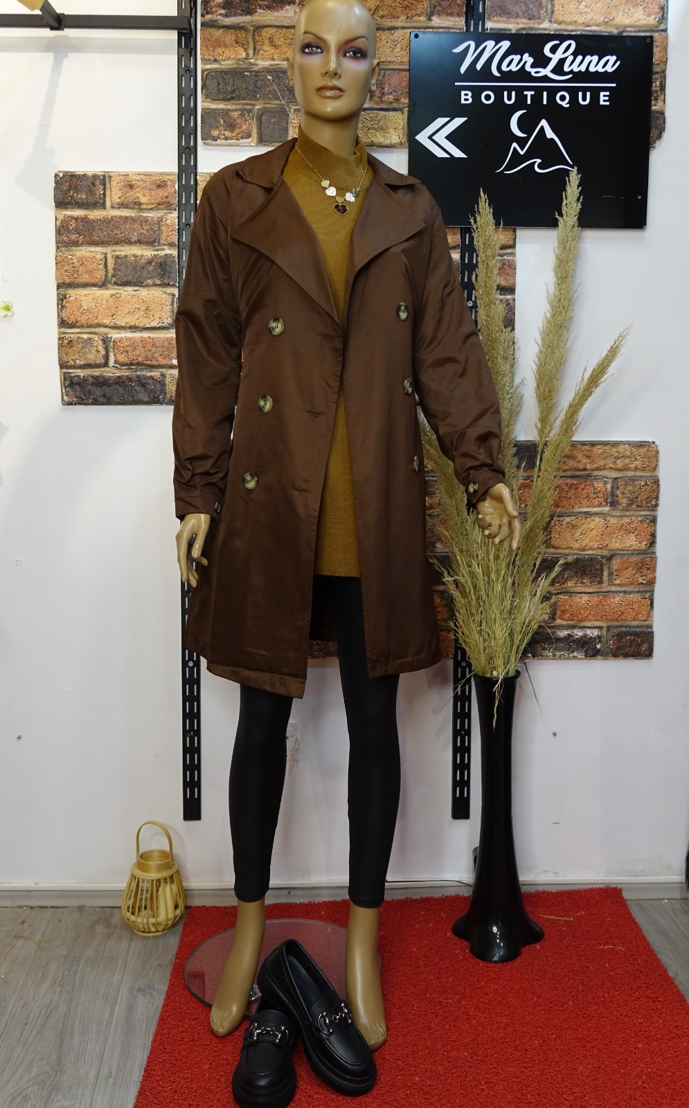 Siyah Suni Deri Kadın Tayt – Güçlü Siluet, Şehirli Şıklık & Zamansız Konfor