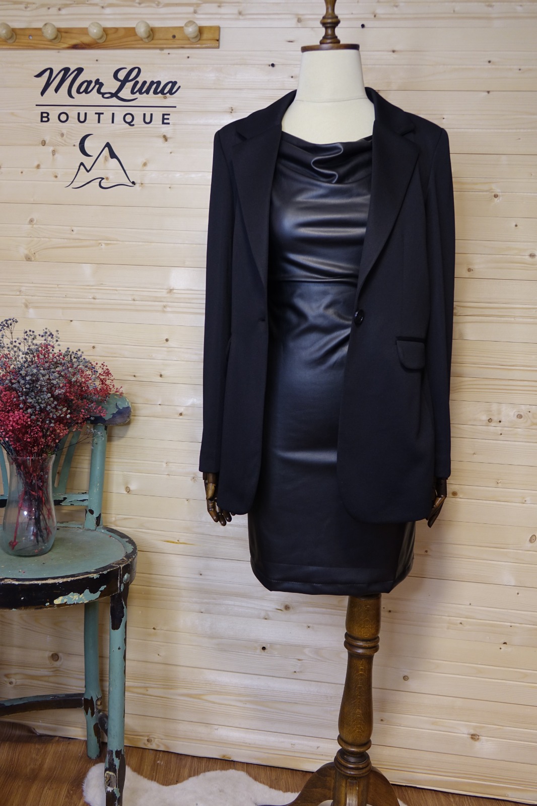 Deri Görünümlü Kadın Mini Elbise | Şık, Vücuda Oturan Kesim